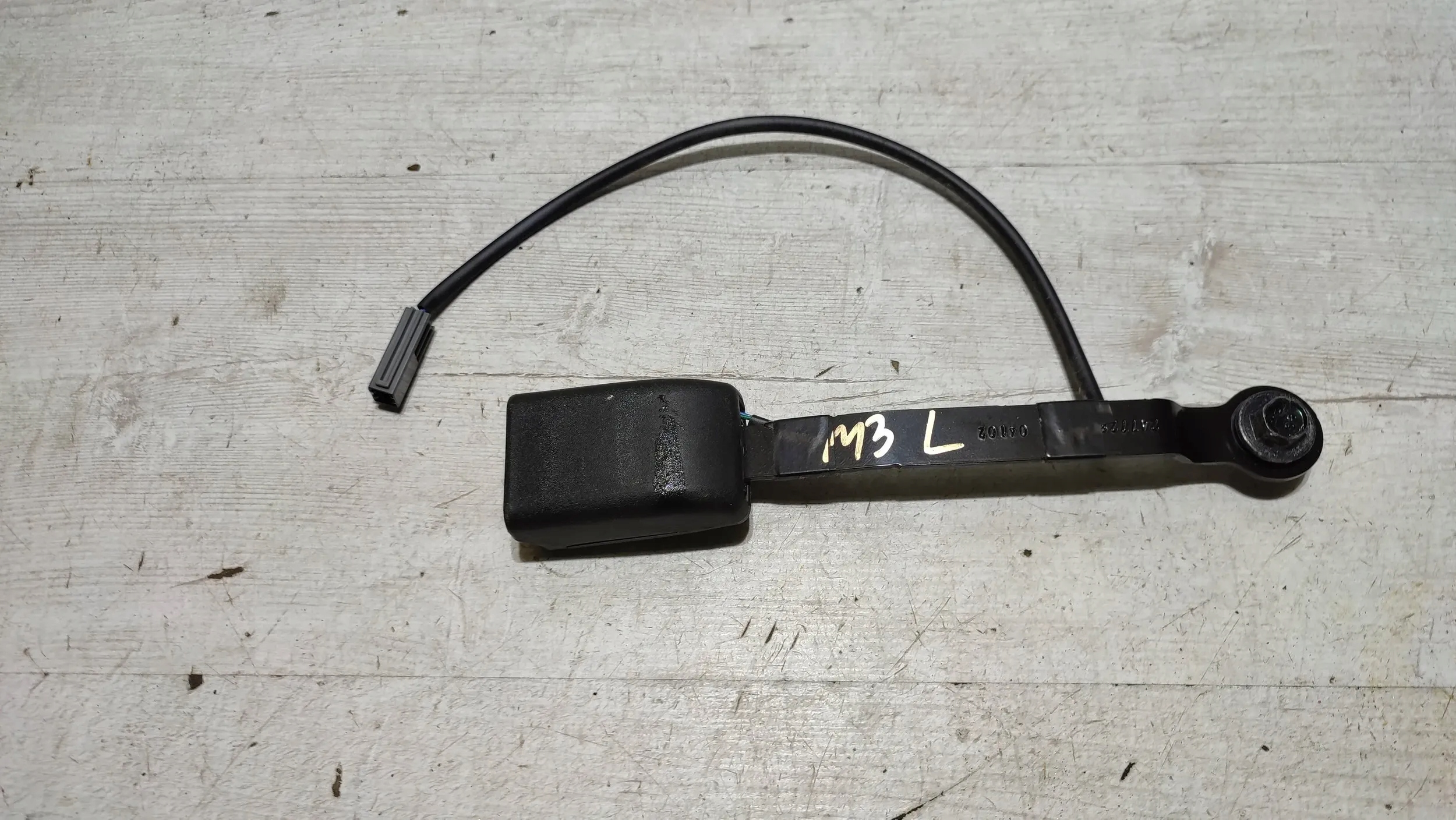 Mazda 3 III BM 17r left side klamra supports safety