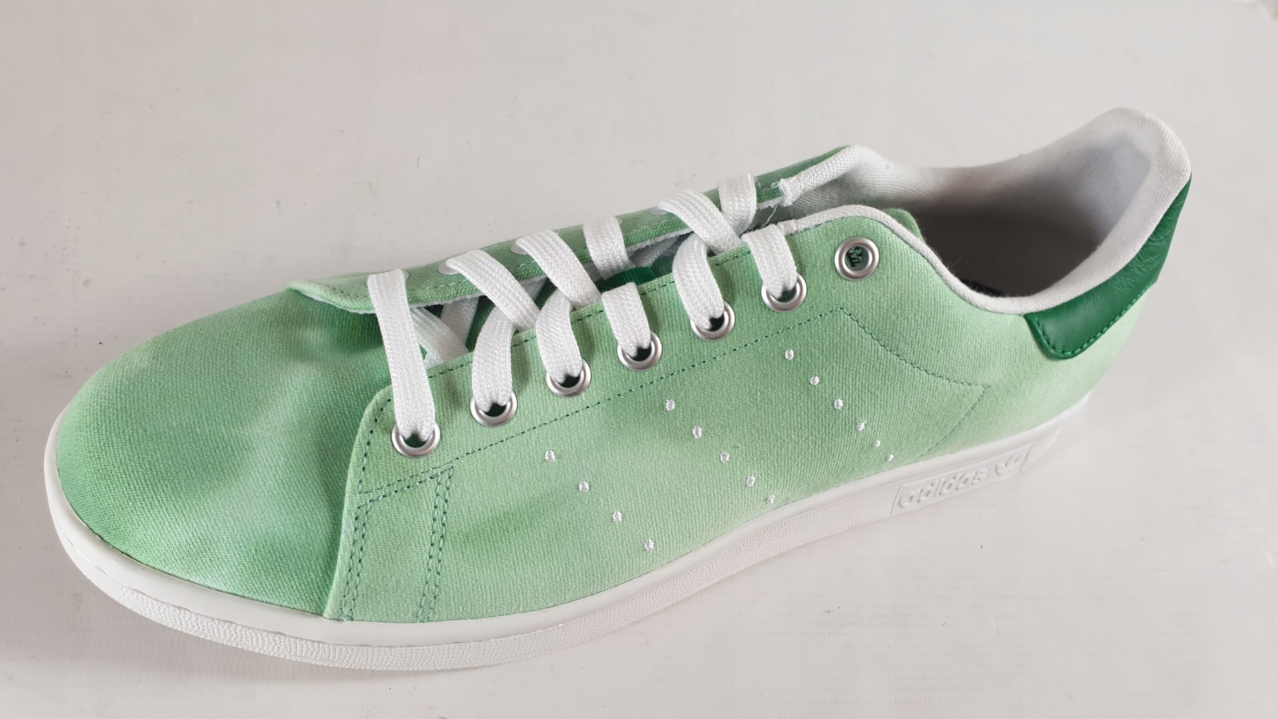 adidas PHARRELL AC7043 adidasy męskie roz 43 1/3 Zapięcie sznurowane