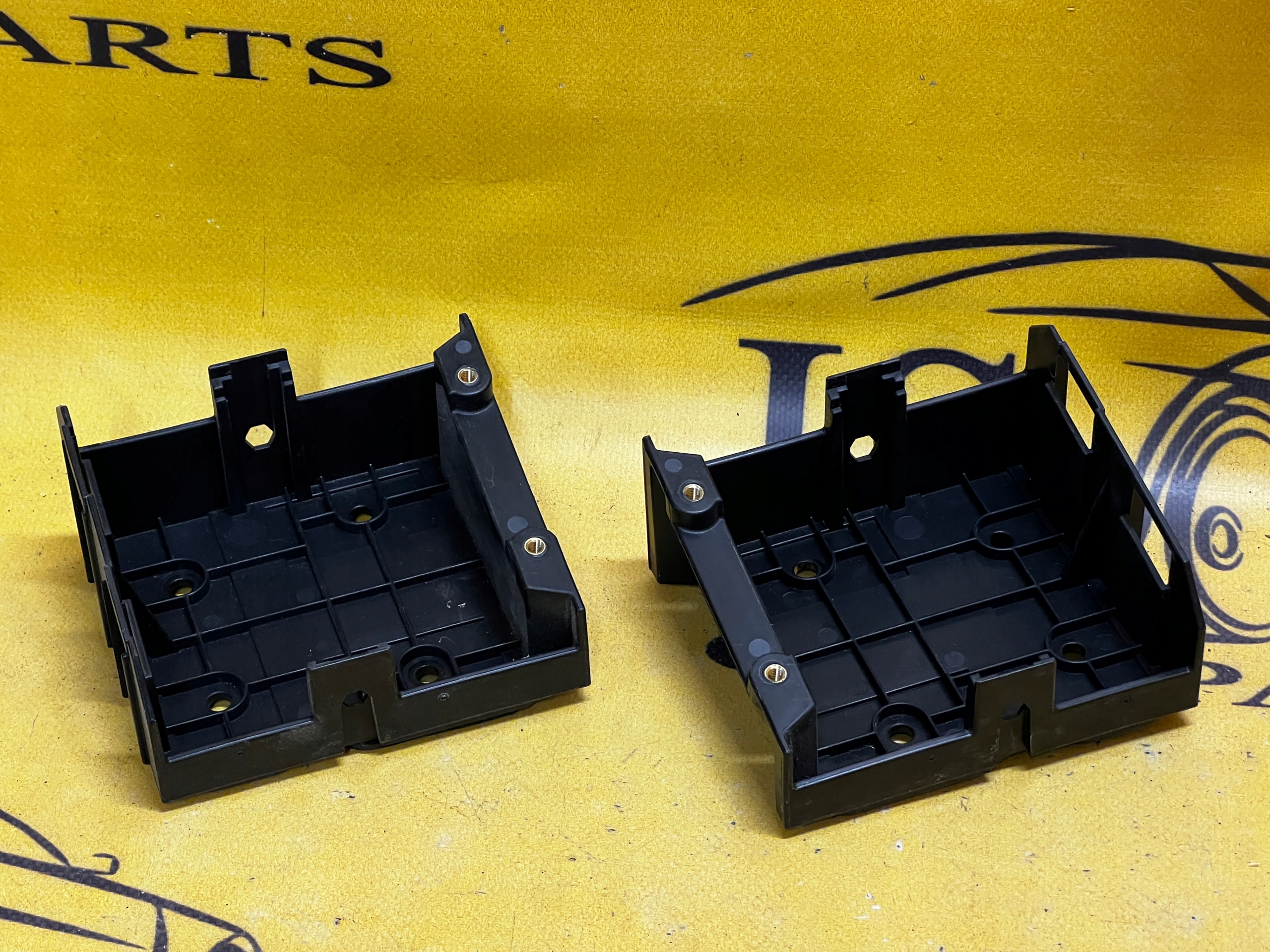 Lj6t-14D189-ca - ЛЕВОЕ КРЕПЛЕНИЕ КРОНШТЕЙН РАДАРА FORD KUGA MK3