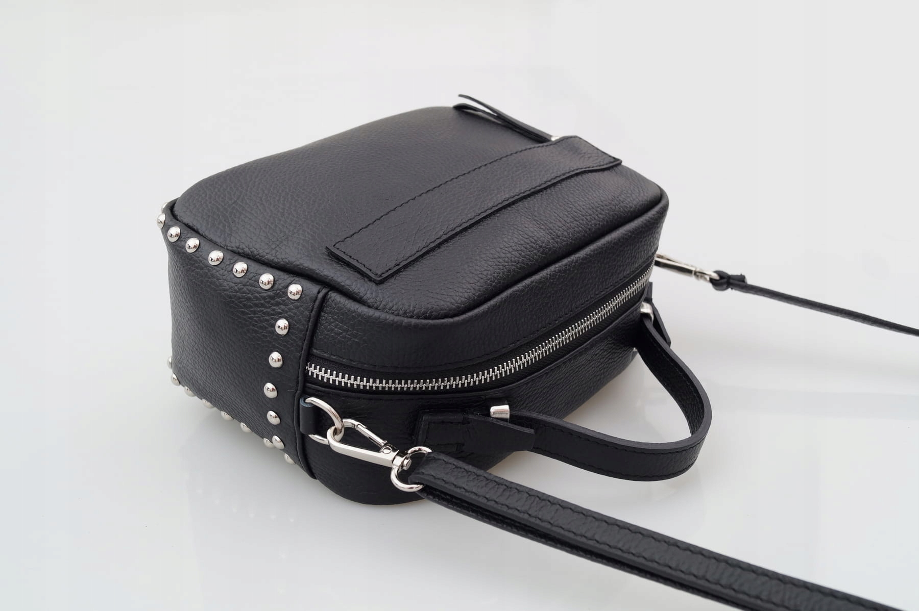 VERA PELLE torebka damska skórzana listonoszka kuferek z ćwiekami J.RÓŻOWA Płeć kobieta