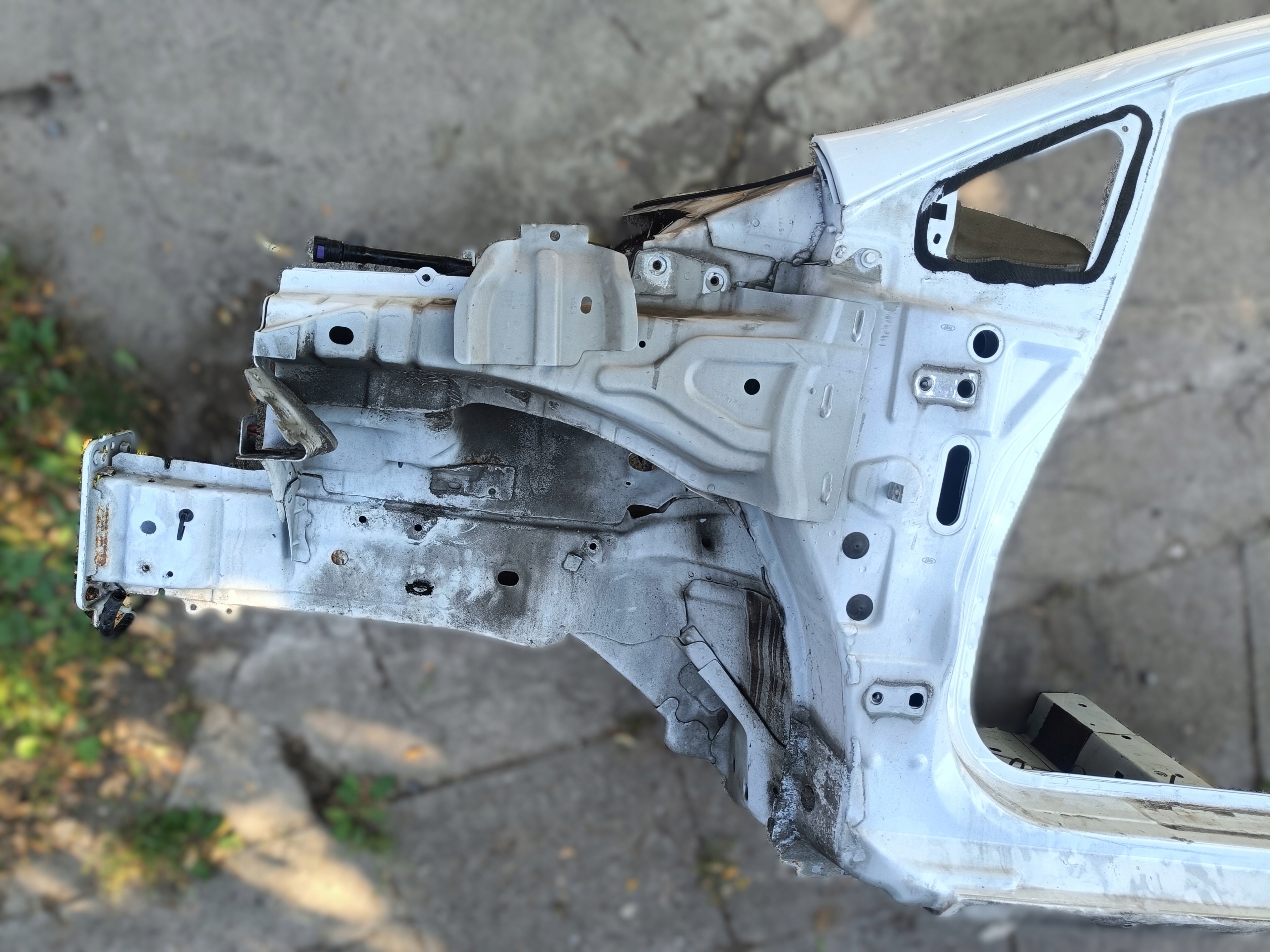 Ford Fiesta MK7 LIFT 3D quarter left front BIALY HC