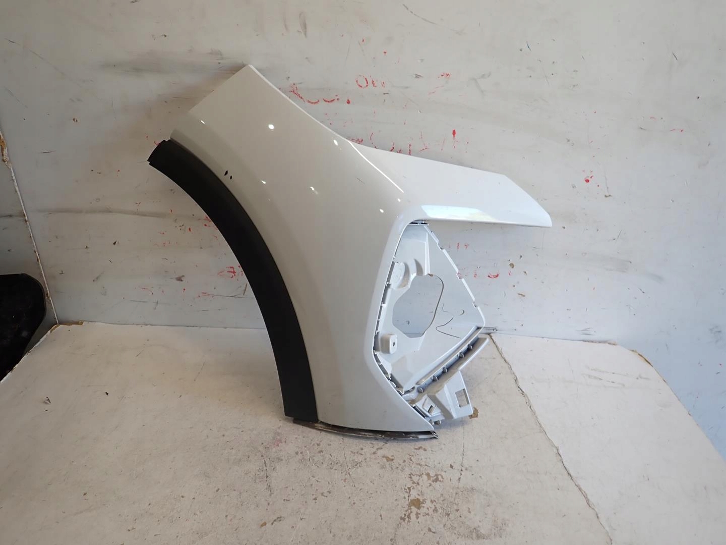corner of a bumper right front AUDI Q4 2021- 89A807438