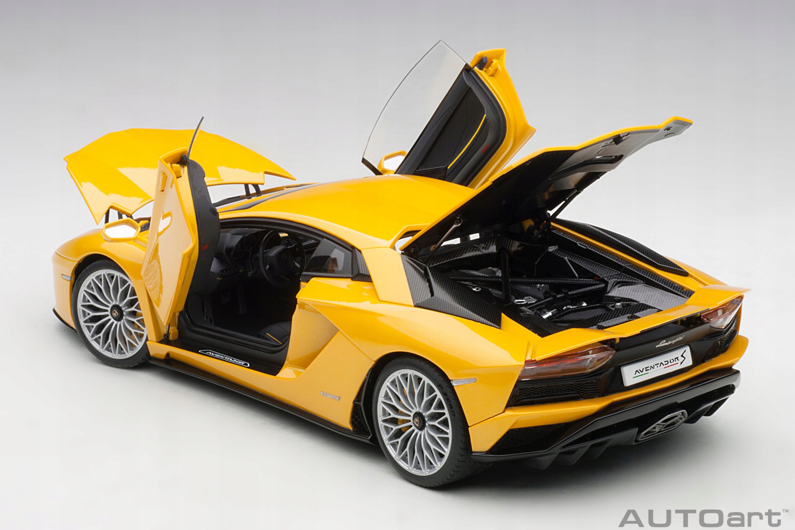自動車 AUTOart Lamborghini Aventador S 1:18 Samochód AUTOart 1:18 Lamborghini Aventador S 2017 yellow