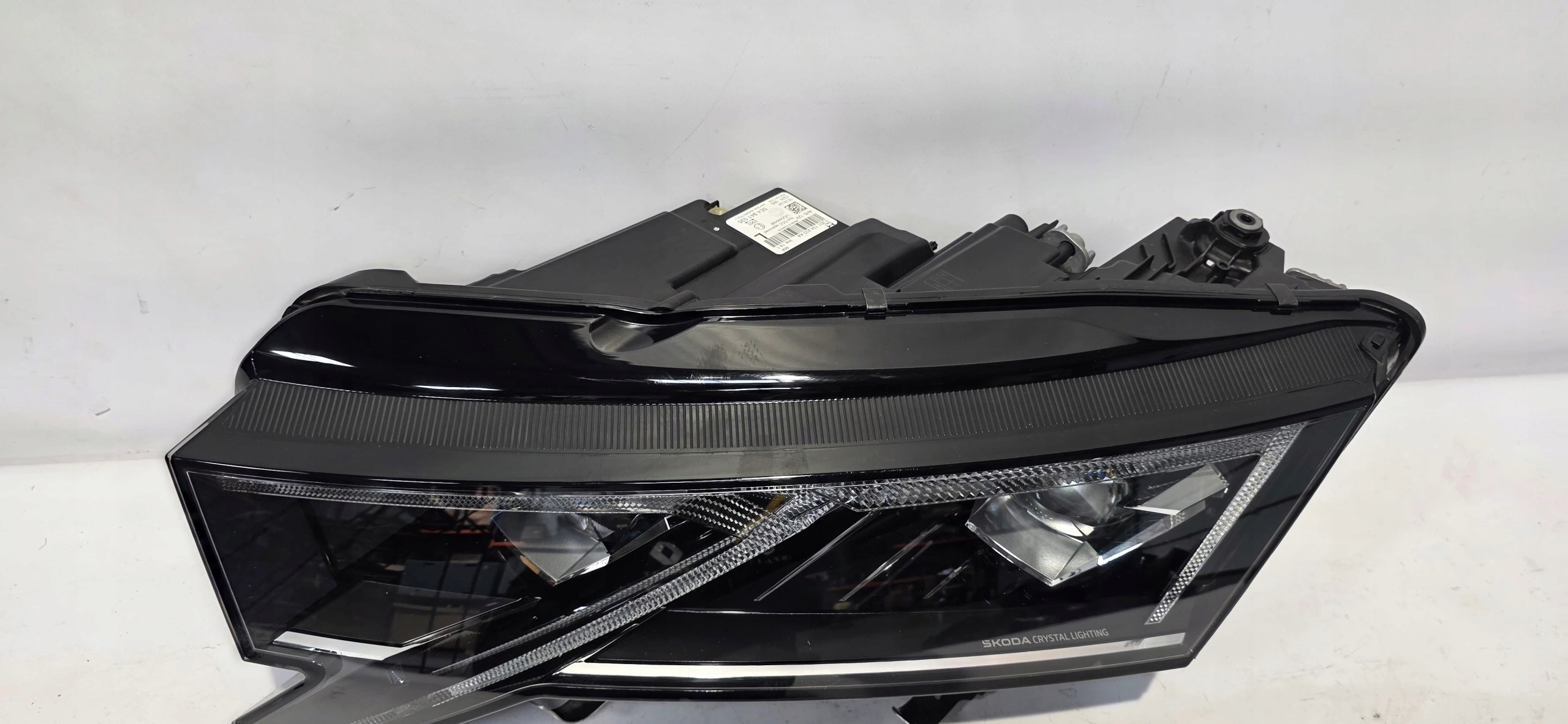 light left front FULL LED SKODA OCTAVIA IV LIFT 24- original EUROPA 5E49410