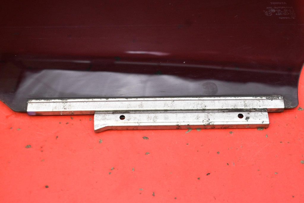 window side left rear part rear TOYOTA URBAN CRUISER 08-14