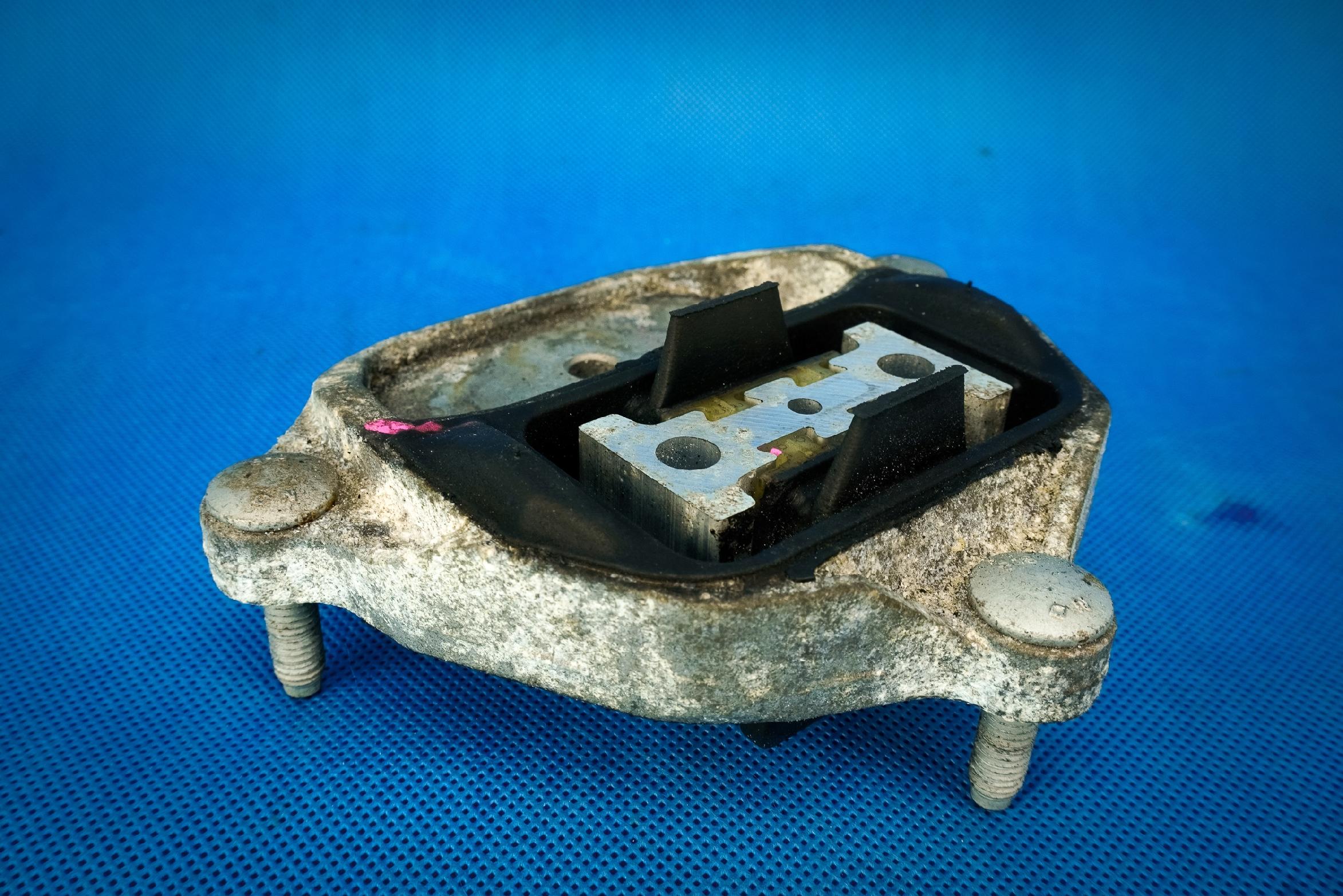 gearbox mount Audi A4 8K A5 8K0399151DB