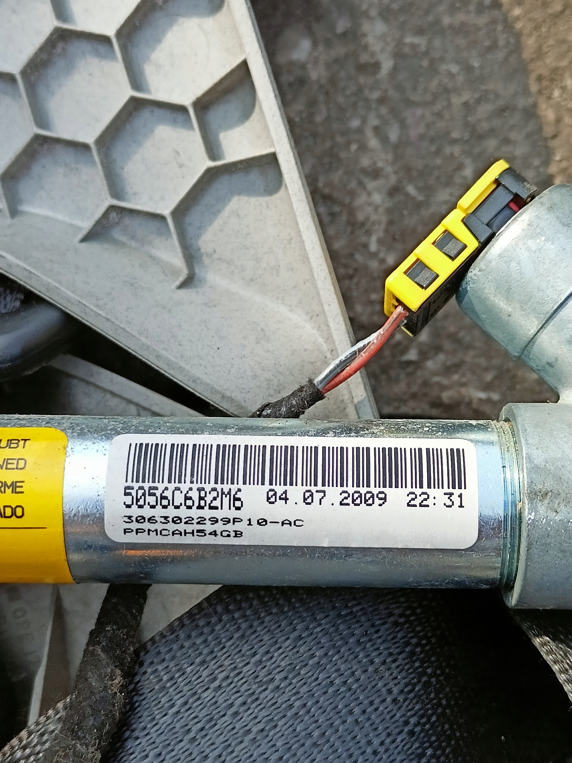 tension belt adjuster switch left OPEL INSIGNIA A