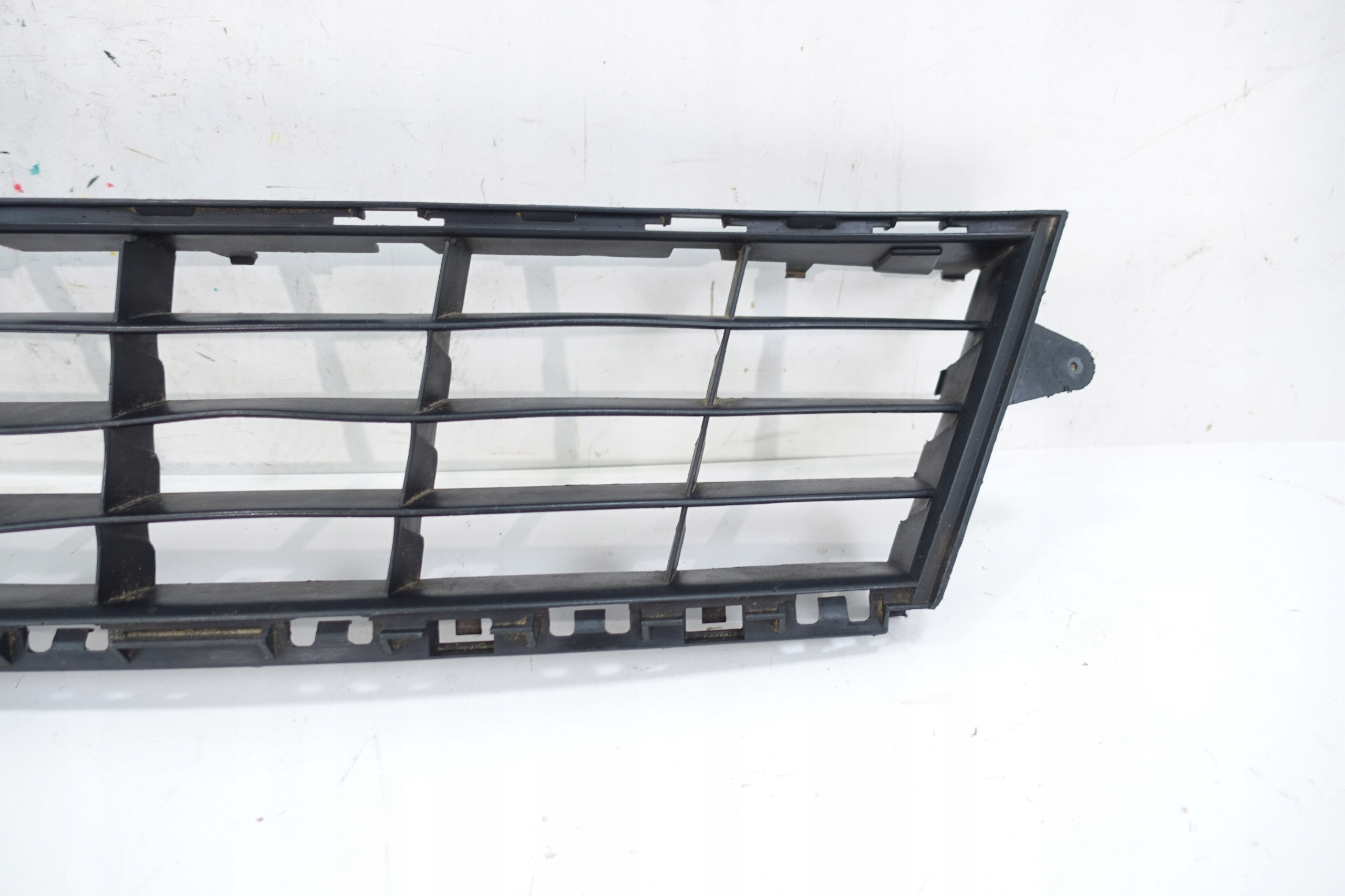 RENAULT CLIO III LIFT 2009- grille grid central of a bumper front P0019389