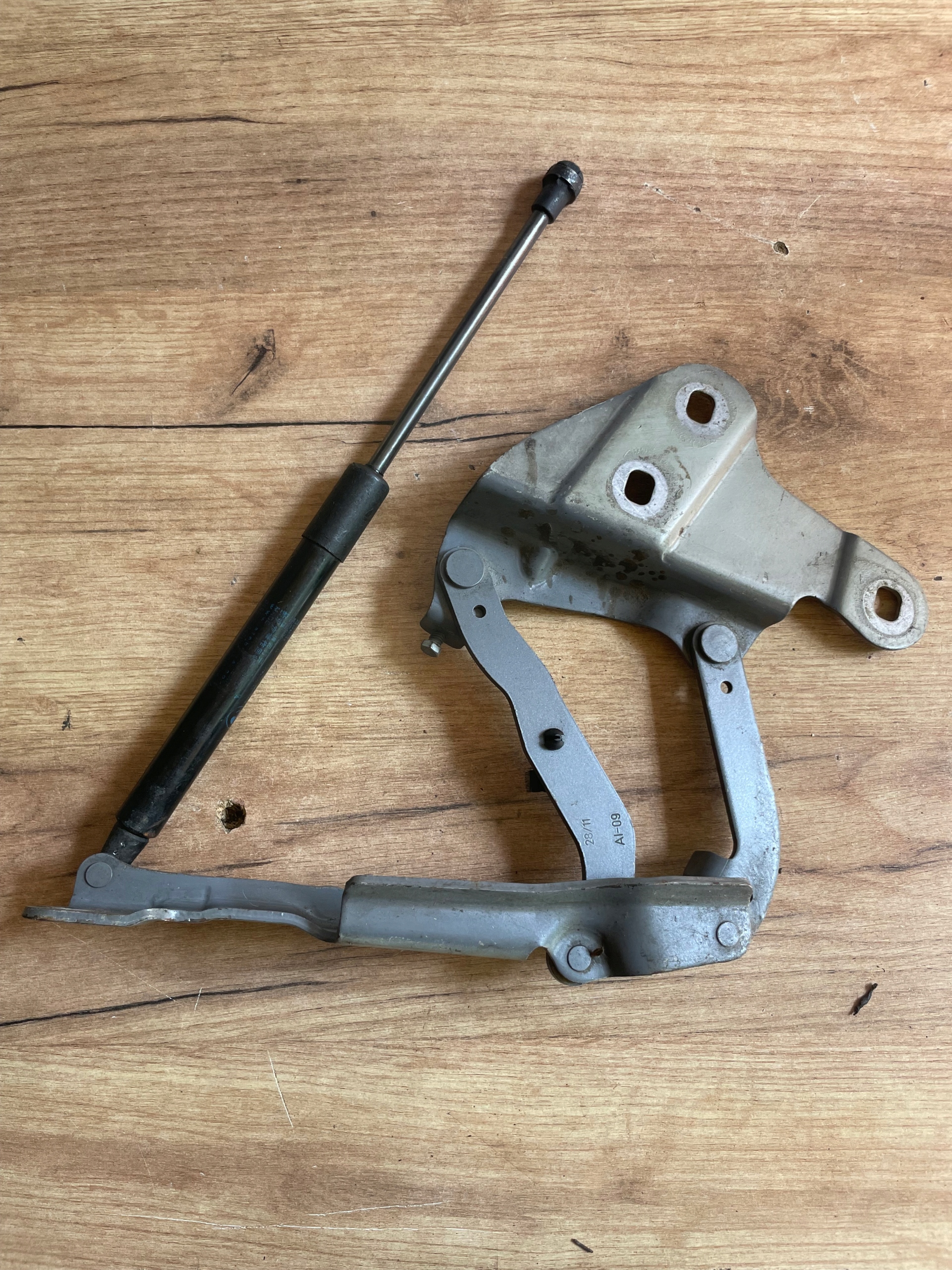 hinge bonnets right BMW X1 X3 E83 E84 telescope