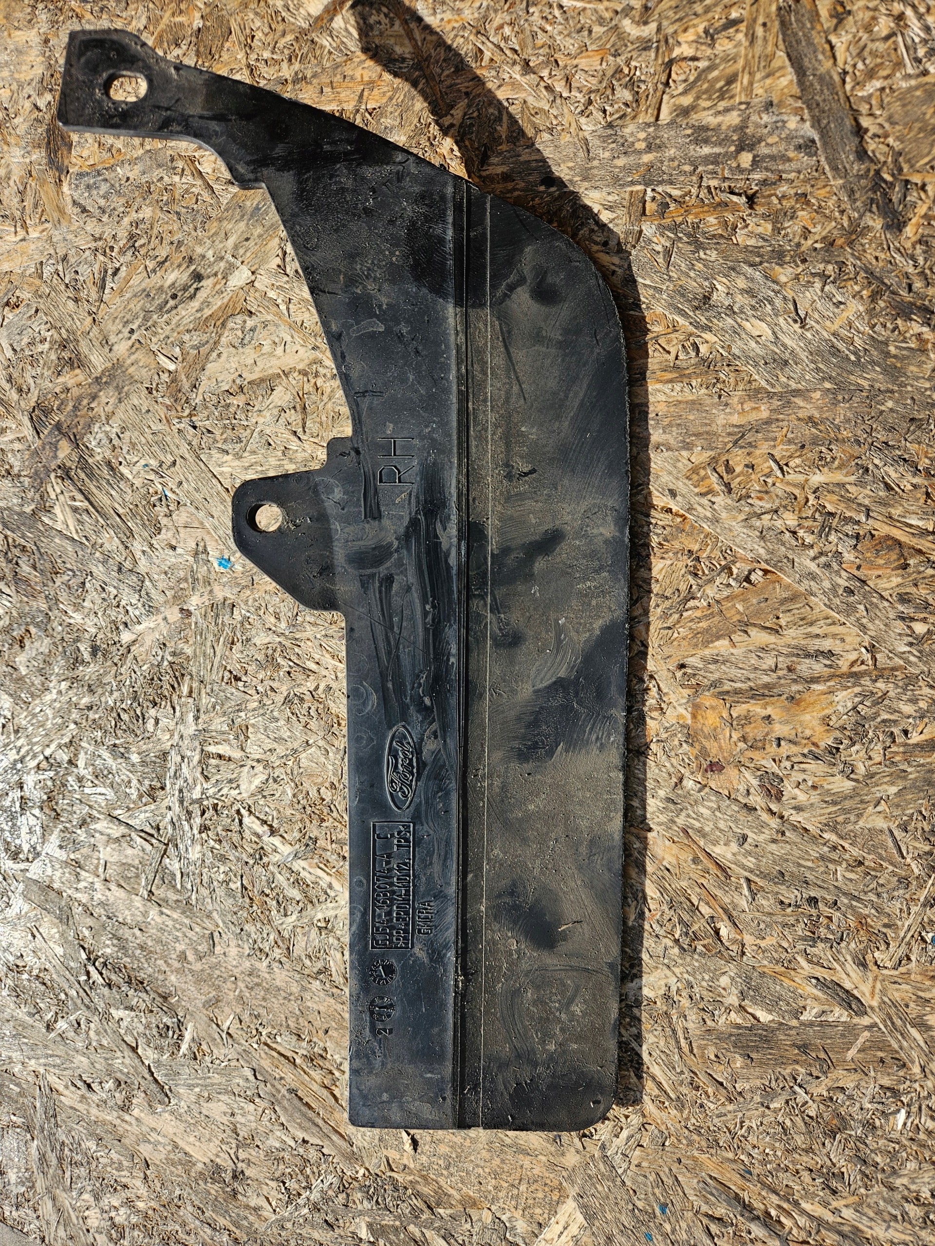 БРЫЗГОВИКИ ПРАВЫЙ ПЕРЕД FORD KUGA Mk2 FL 16-19 Gj5416b074a