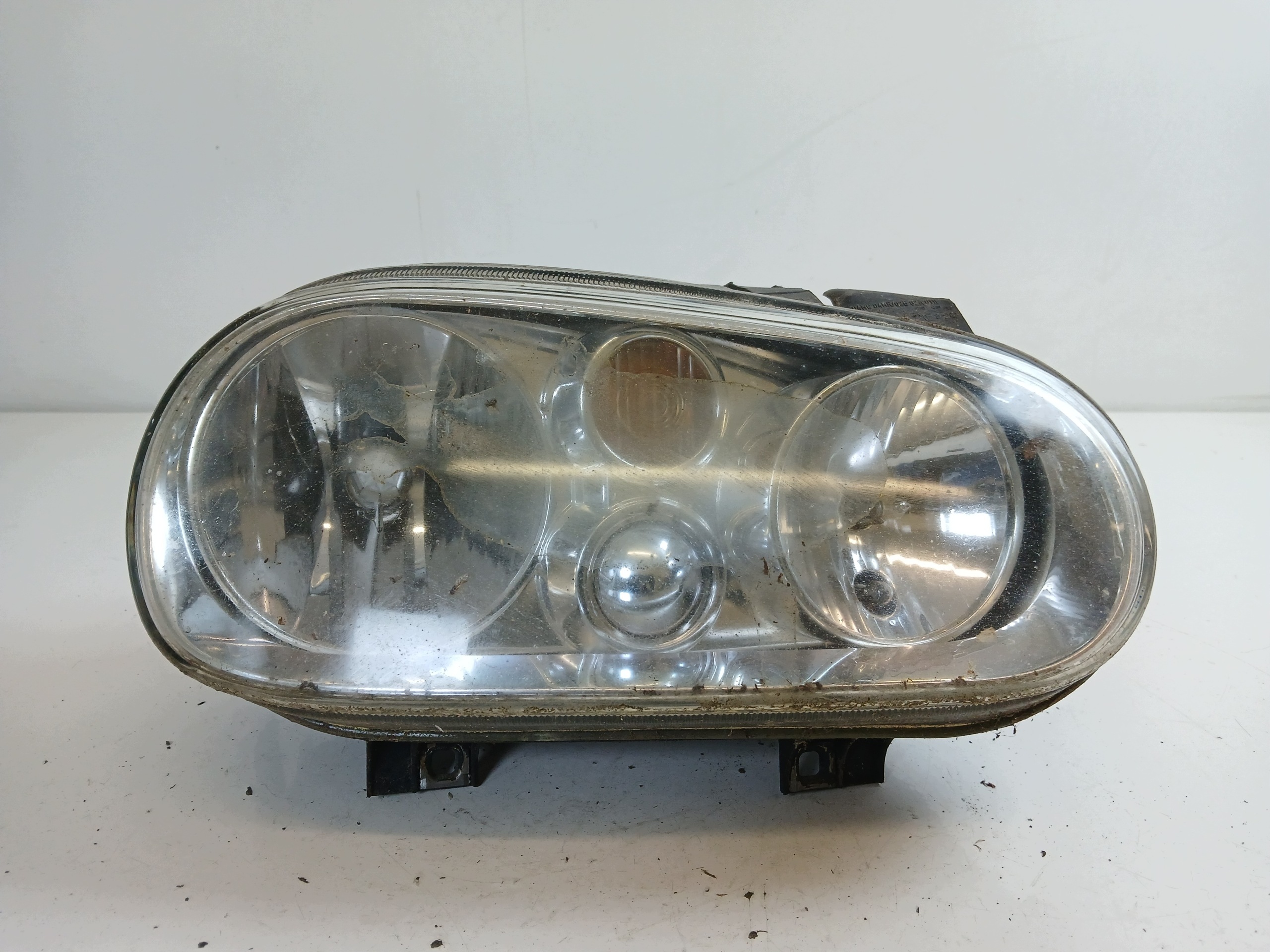 VW GOLF IV HB Feux phare Droit Avant
