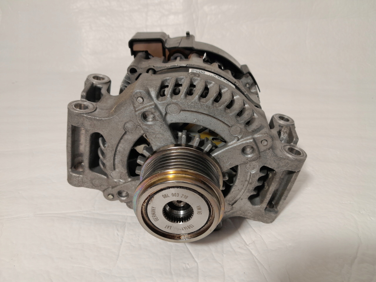 AUDI A4 B9 alternátor 06L903024C