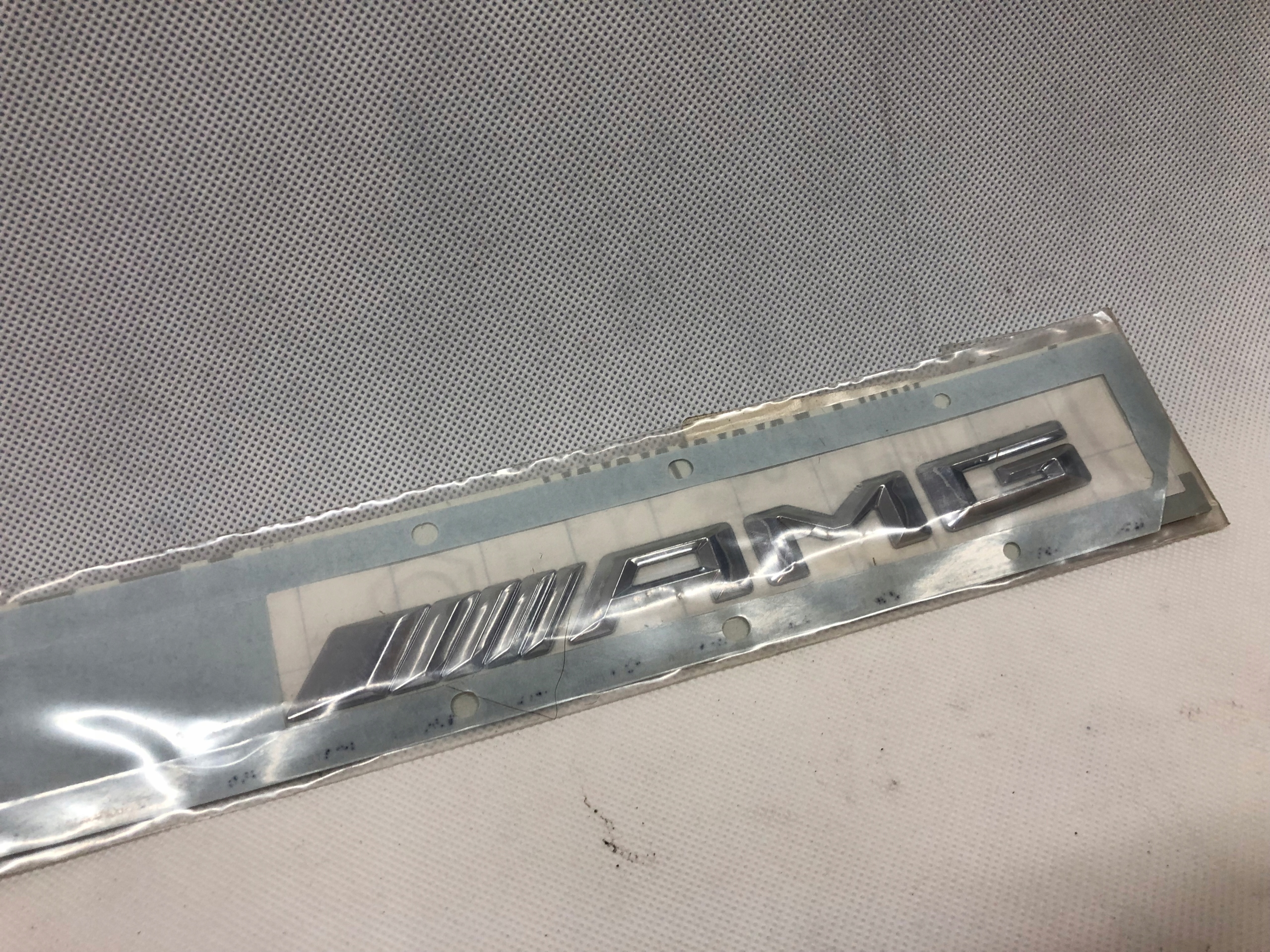 MERCEDES W218 CLS 63 AMG EMBLEMAT ZNACZEK ORYGINALNY NOWY