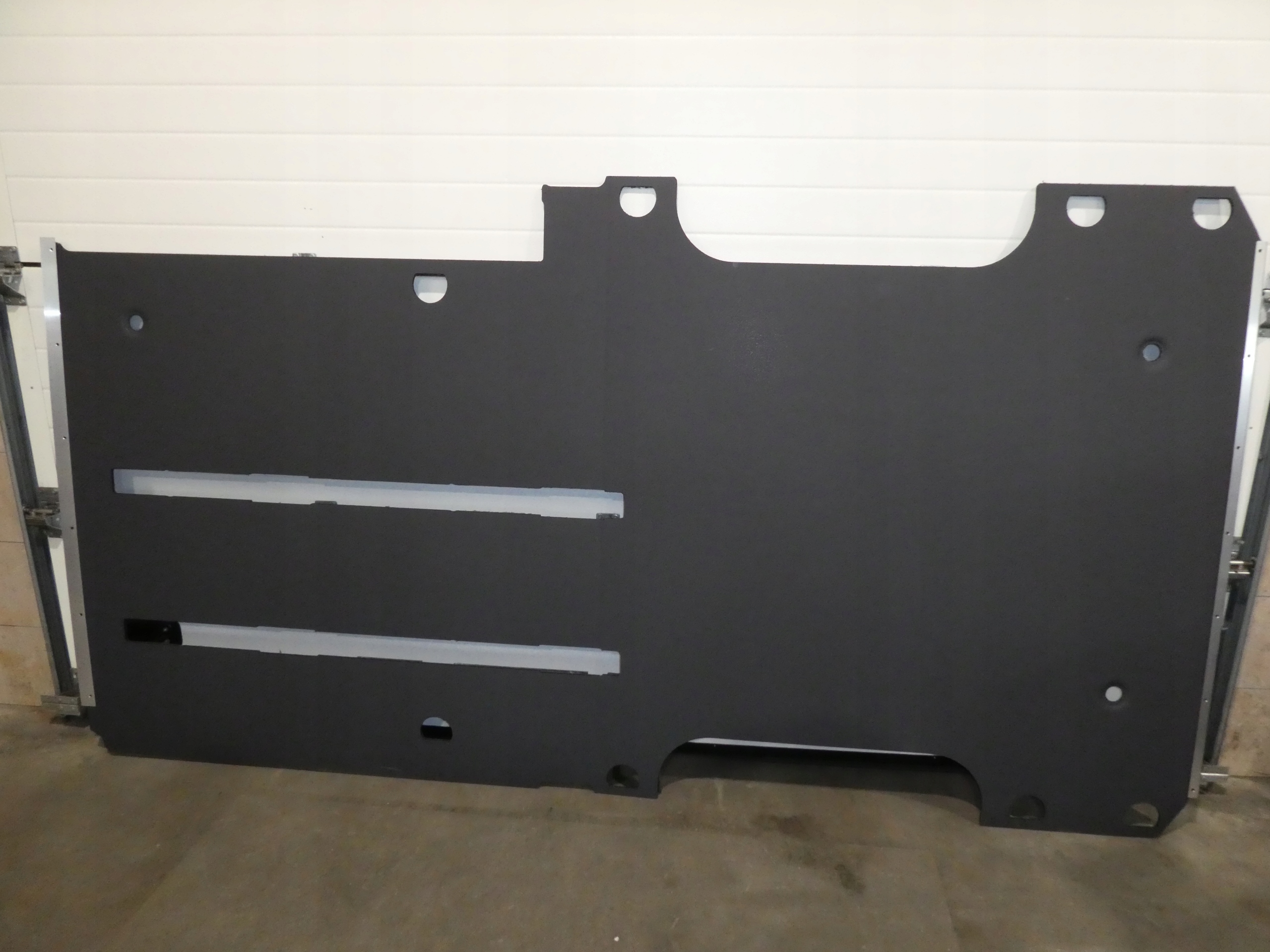 MERCEDES SPRINTER 907 BODEN AUTOTEPPICHE ABDECKUNG UNTER SZYNY A9076843802