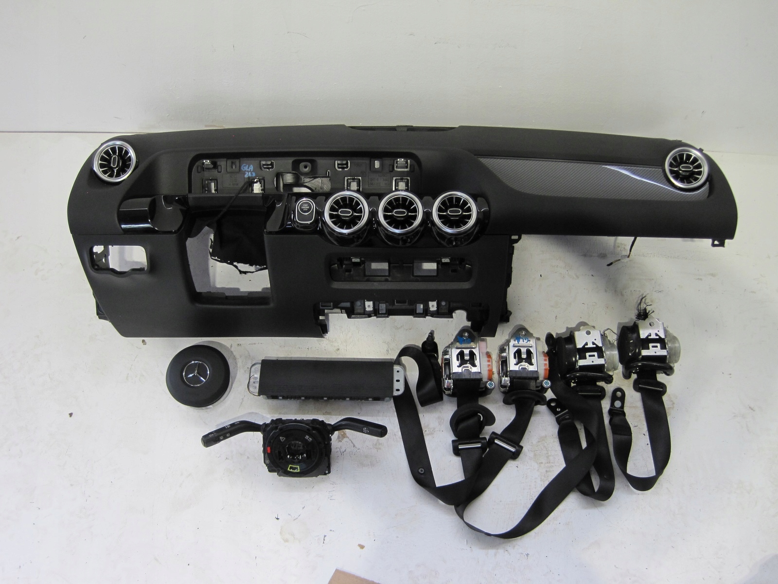 dashboard Mercedes GLA 247