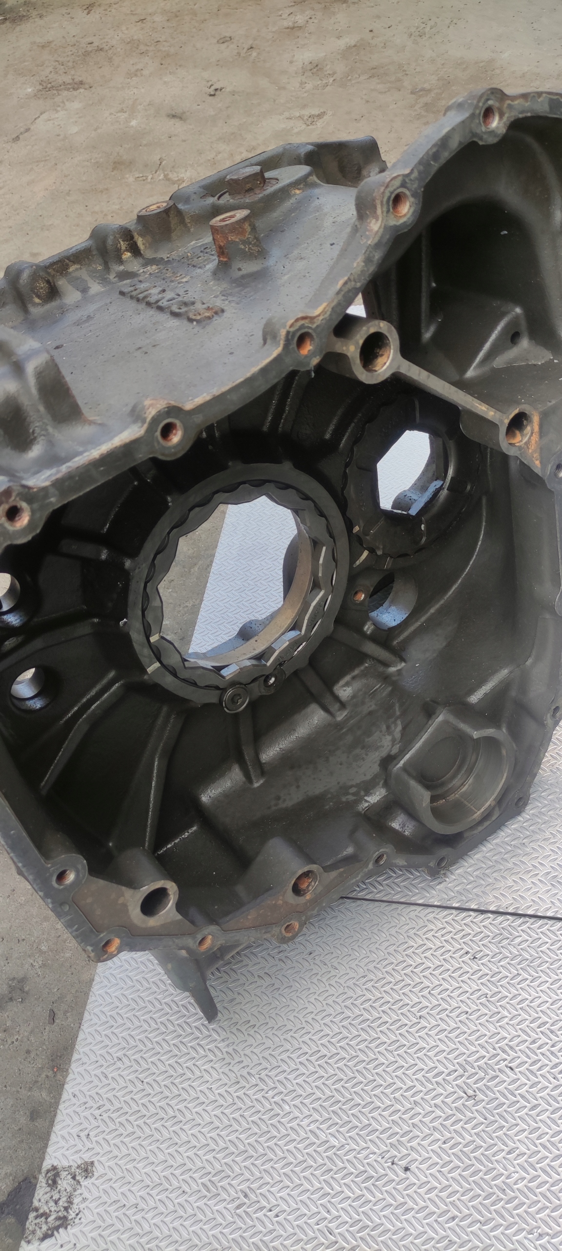 Корпус коробки передач SCANIA R 895r