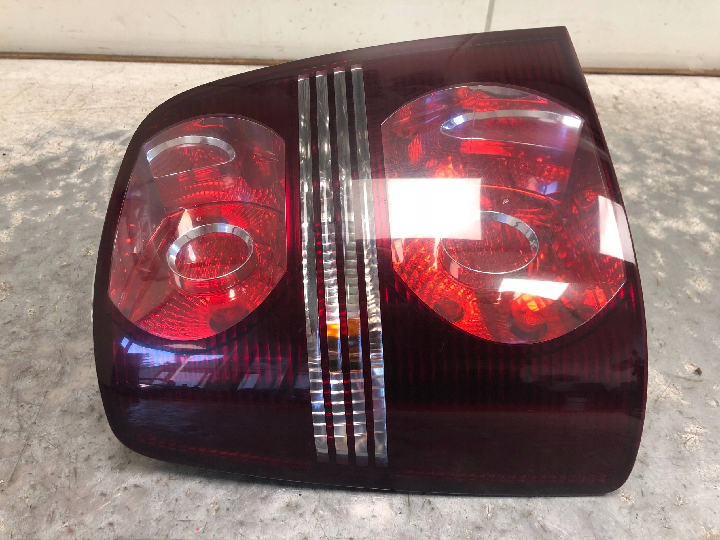 light left rear part VW TOURAN and LIFT 1T0945111K