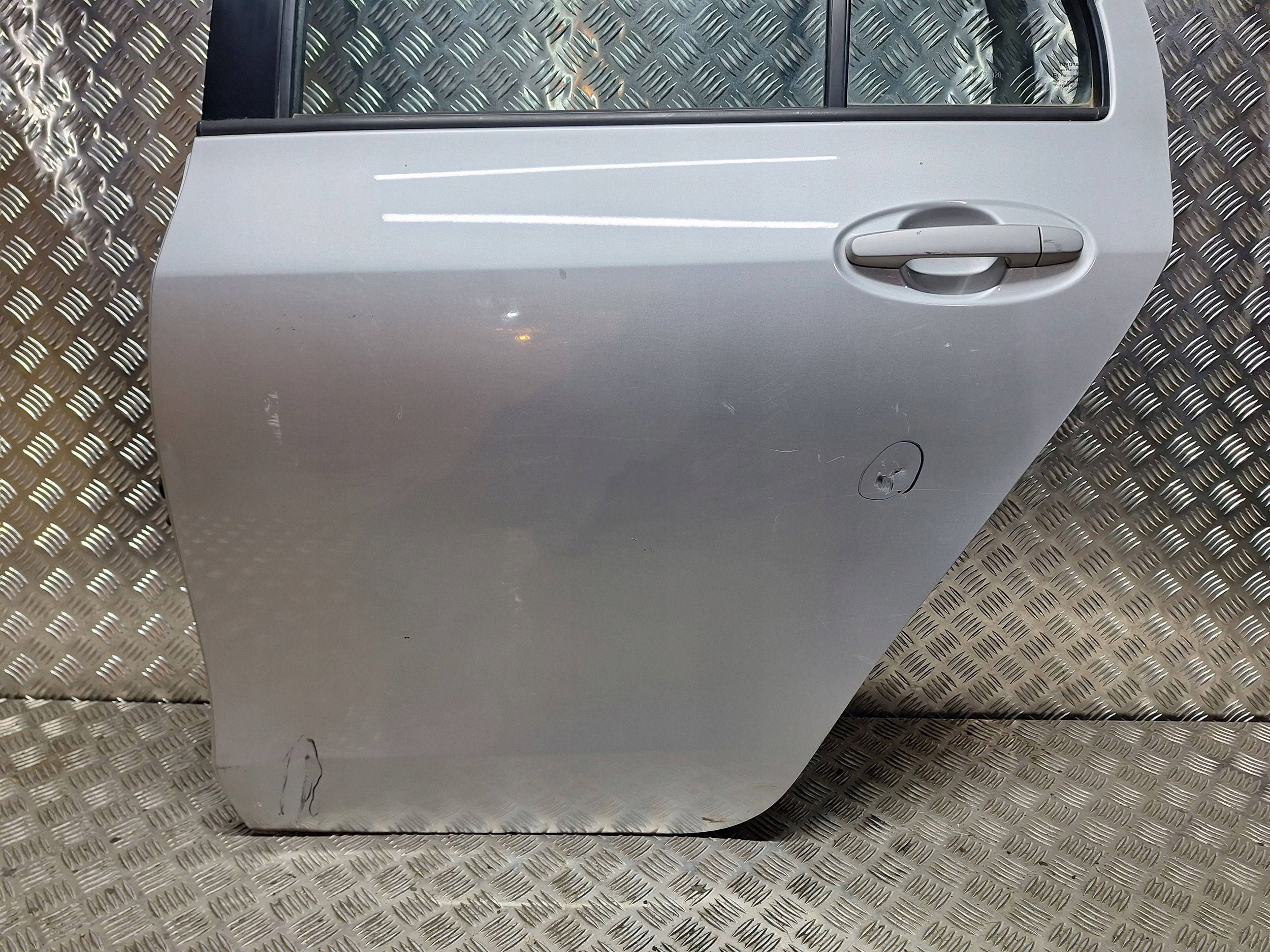 door rear part rear. left TOYOTA YARIS II 06-11 complete