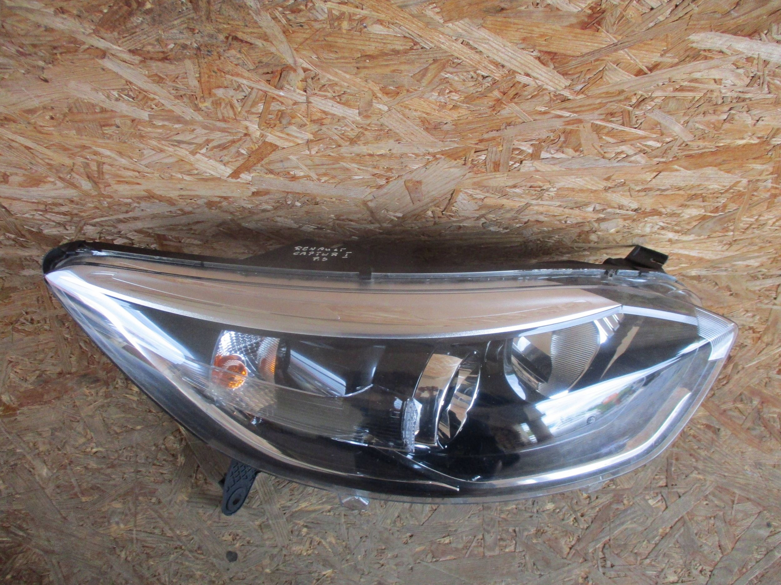 light front front right RENAULT CAPTUR and