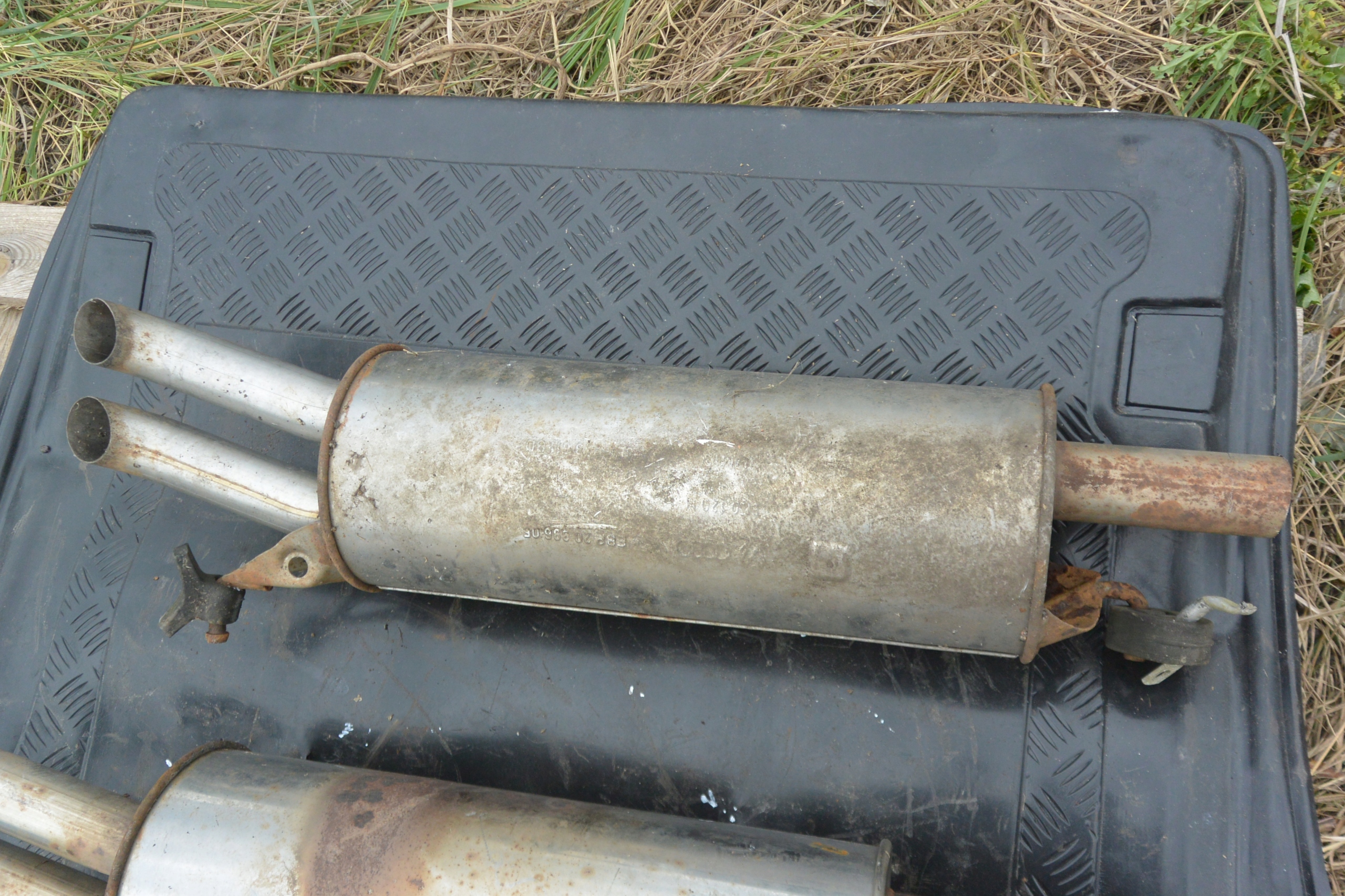 Marmitta silenziatore centrale terminale SKODA e VOLKSWAGEN SUPERB PASSAT B5