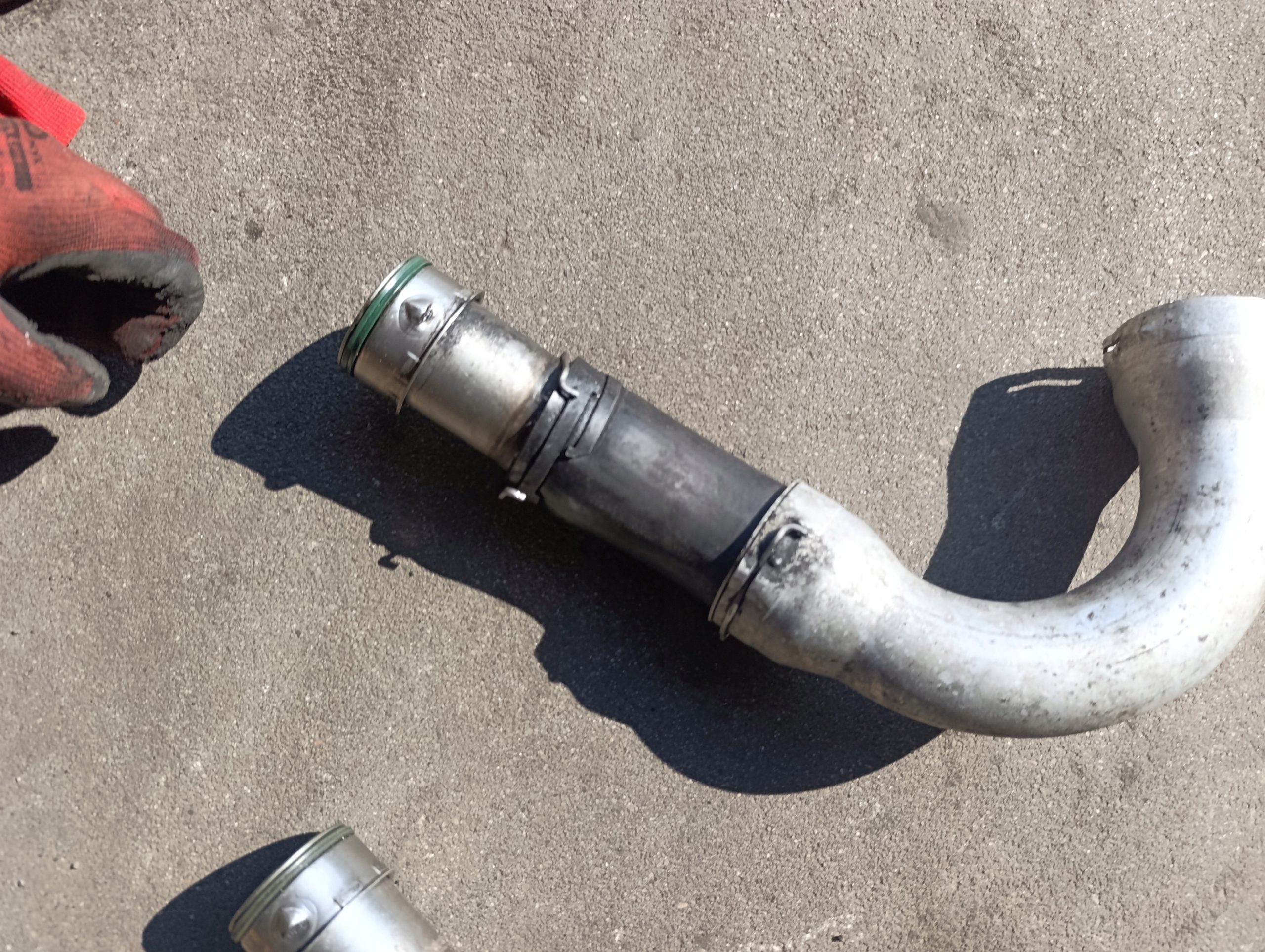 VW T5 2.5 TDI trouba/hadice intercoolera do turba AXD AXE