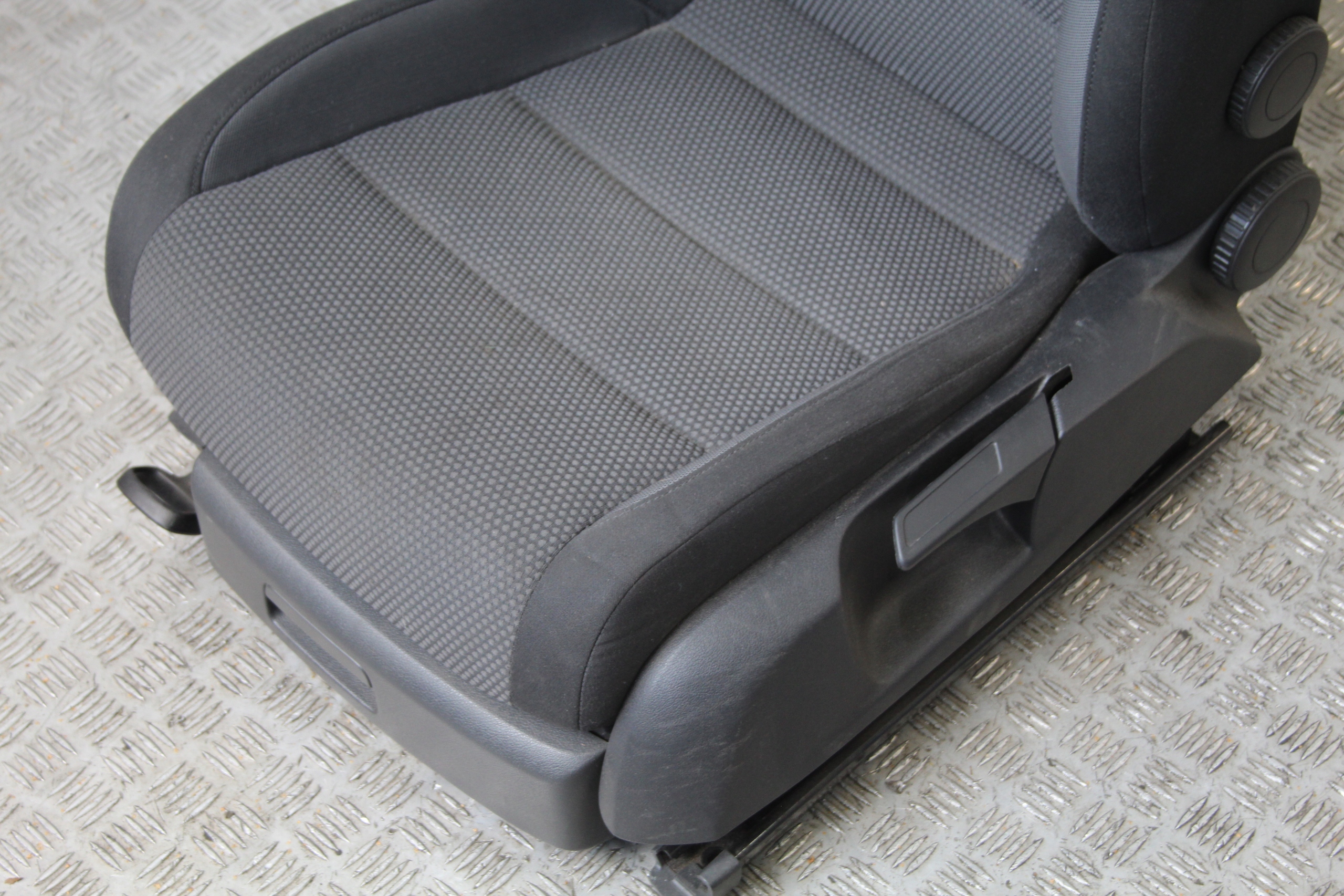 seat left front VW GOLF VI 6 1K9 KOMBI