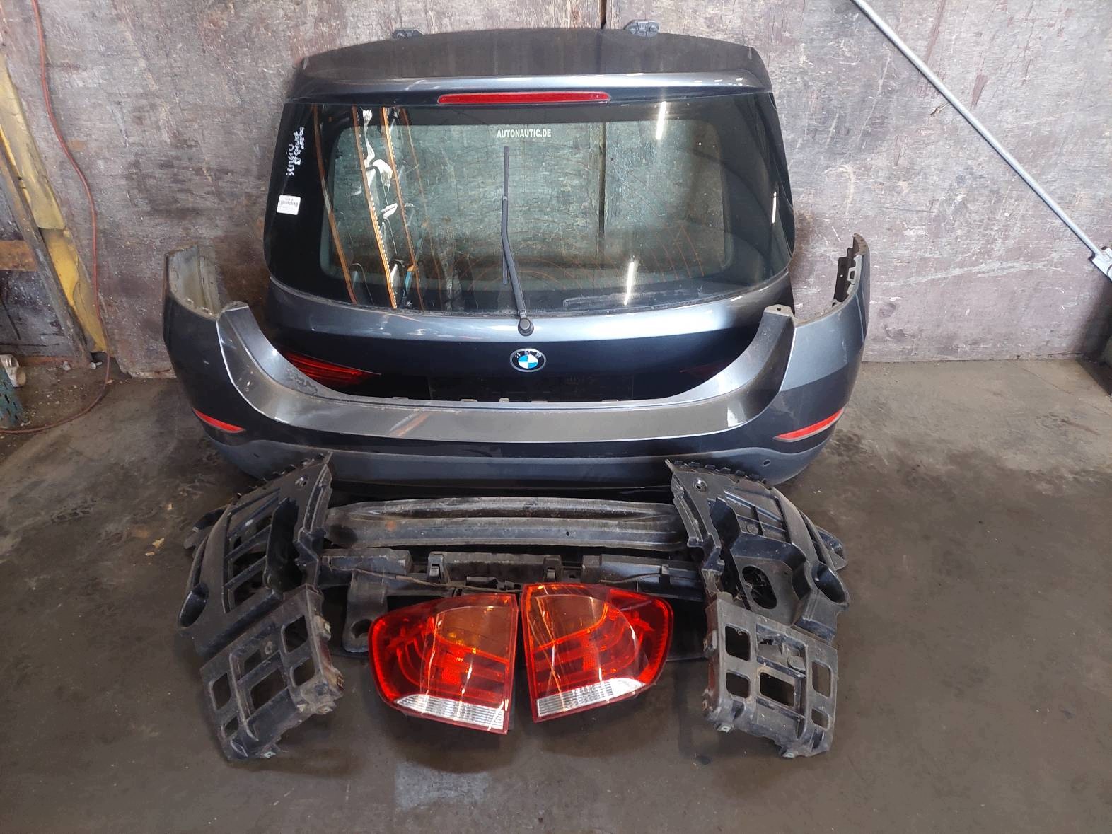 complete rear part BMW X1 E84 B39 trunk door boot bumper rear part lights rear part