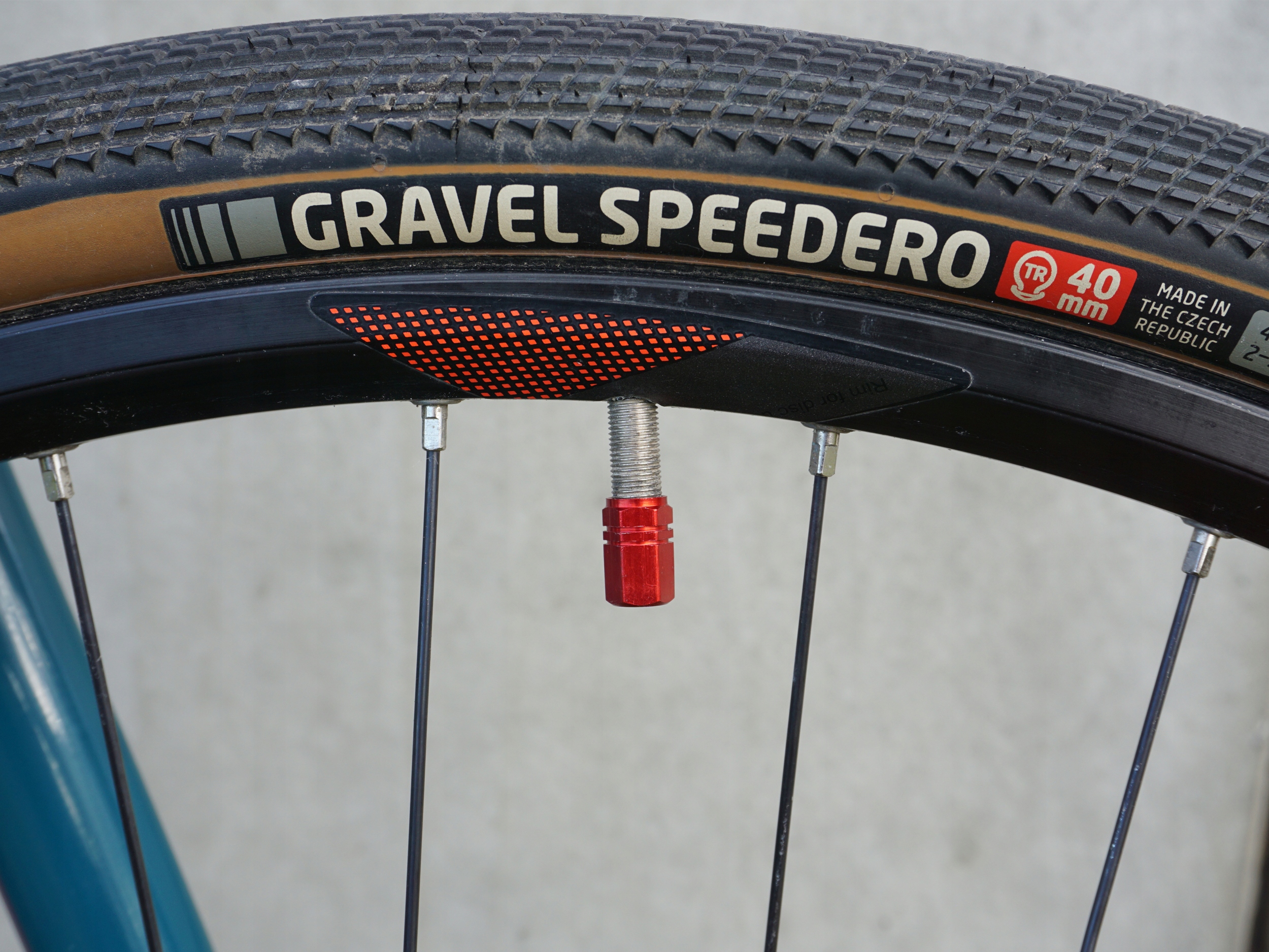 Nakrętka Zaworu Wentyl AV Kapturek czerwony 2 szt Kod producenta oth_kapturek_czerwony