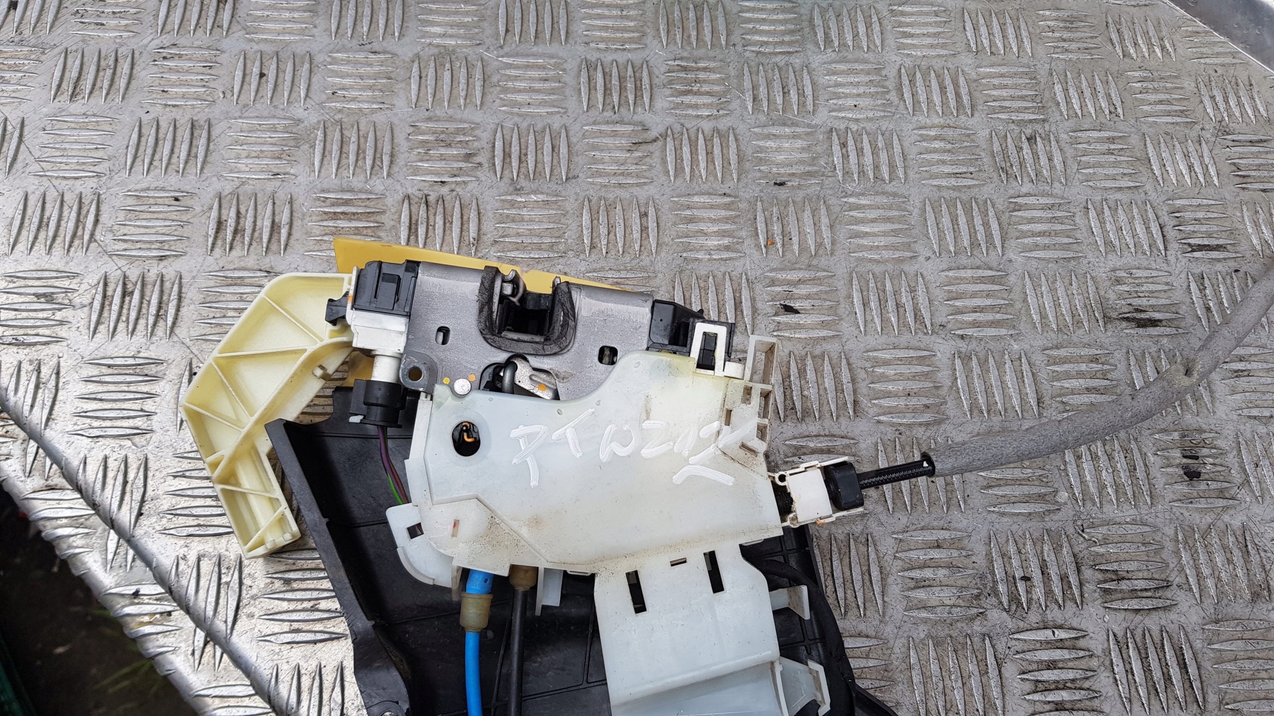 MERCEDES W212 lock ropes right rear part EU EUROPA