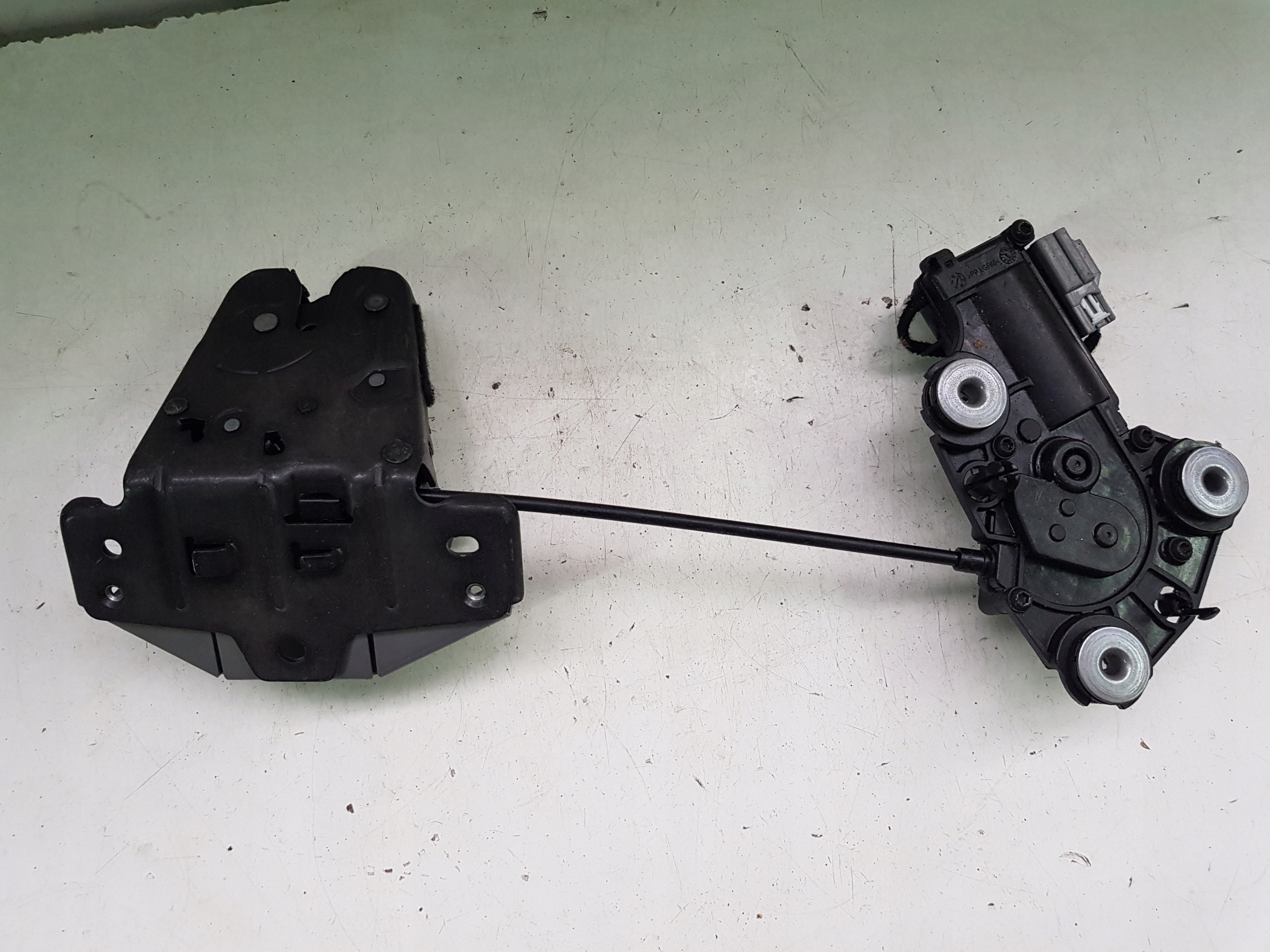 31484236 - Замок кришки багажника Volvo XC60 II (2)