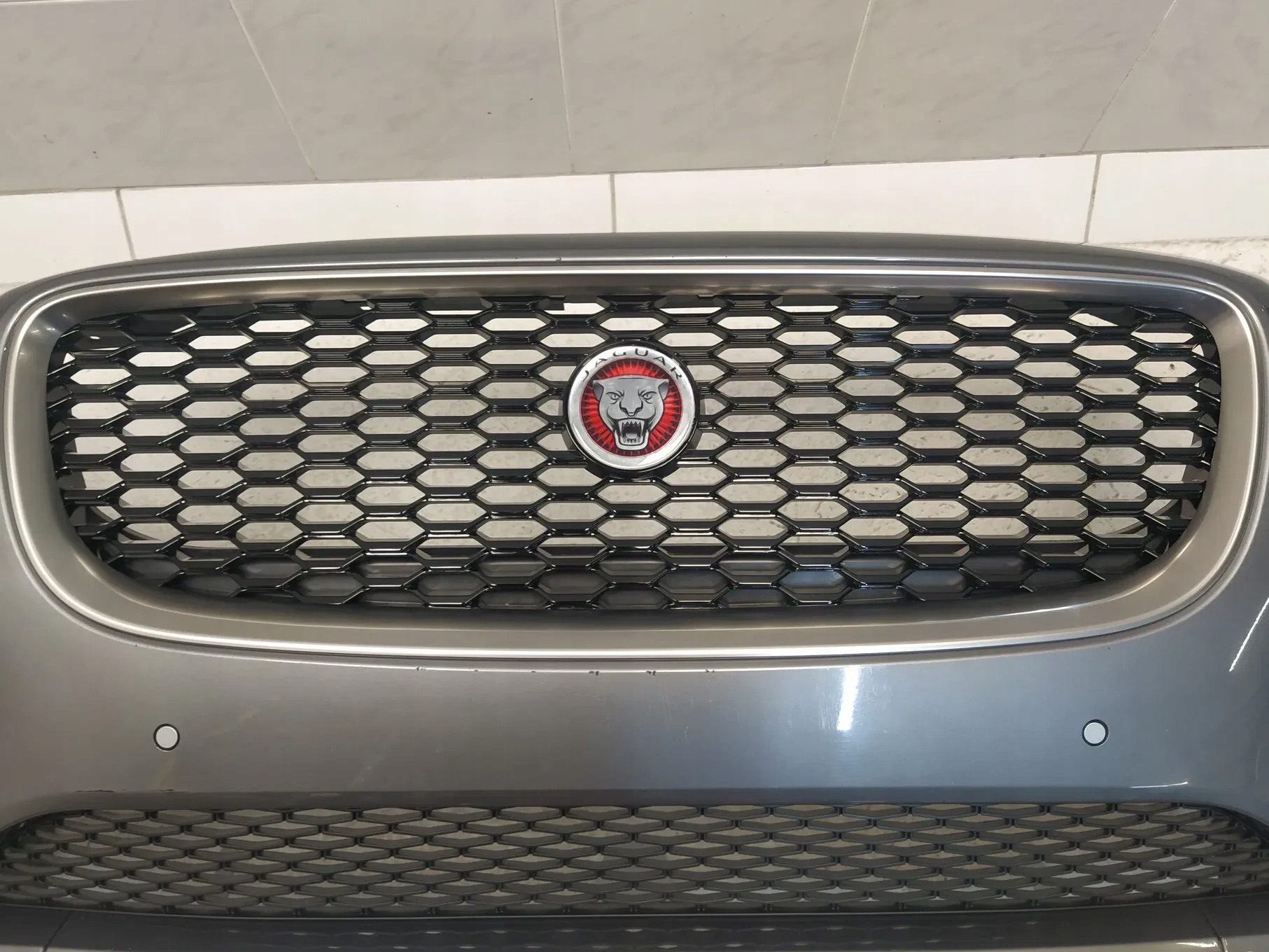 JAGUAR E-PACE X540 LIFT bumper front front 4XPDC RADAR grill logo