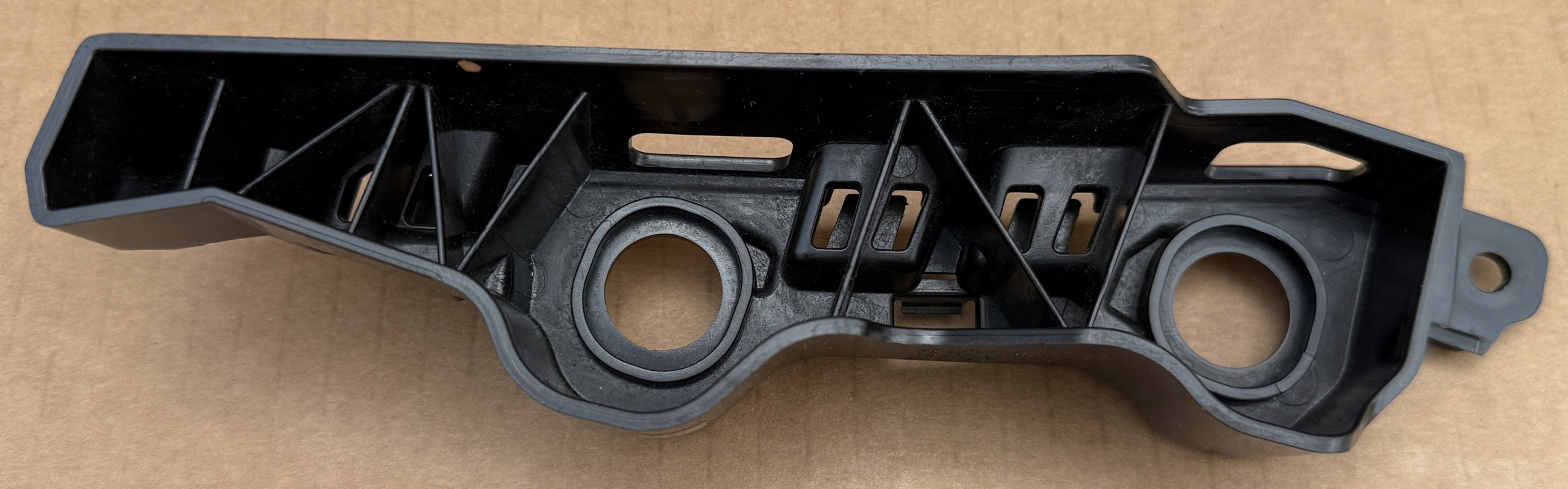support of a fender front left AUDI A6 C8 4K0807283 original