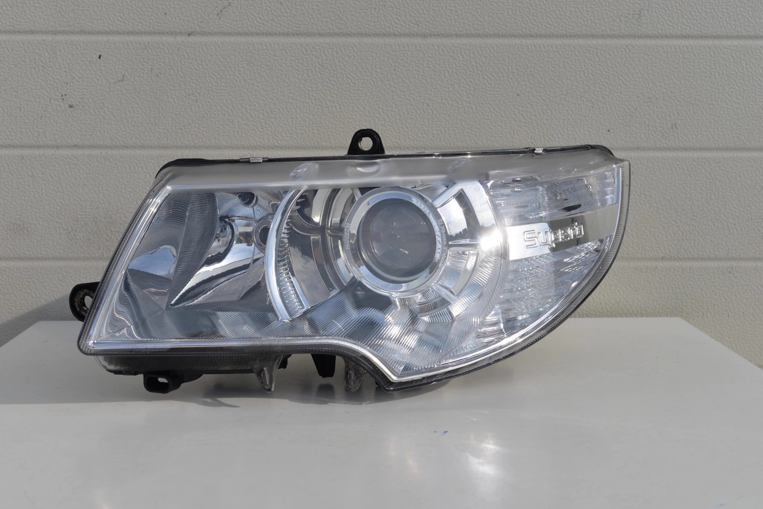 LAMPA REFLEKTOR LEWY H7 SKODA SUPERB 2 II PRZEDLIFT 2008-2012