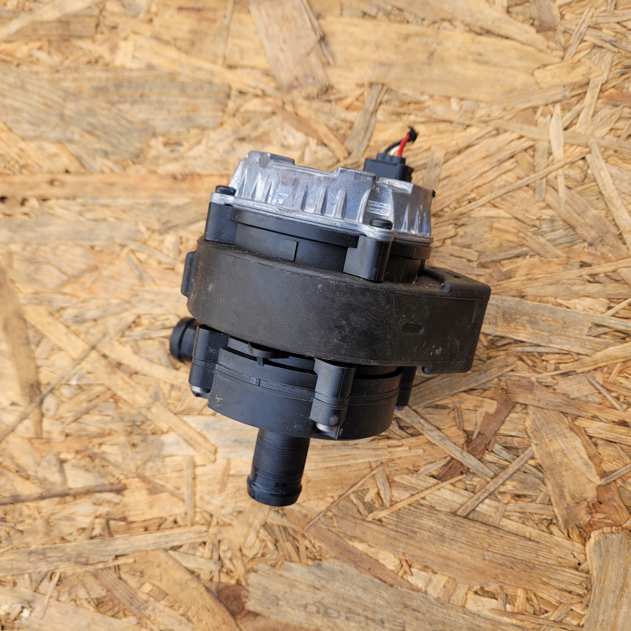Supplementare Pompa d’acqua RENAULT CAPTUR II 210106635R