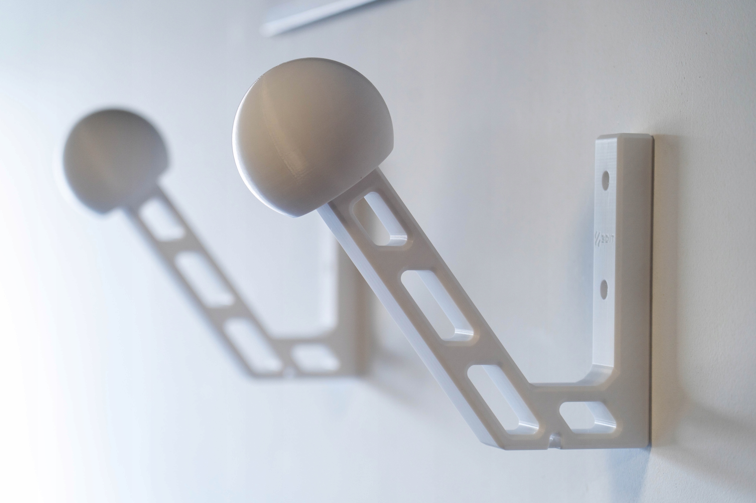 WIESZAK UCHWYT NA KASK MOTOCYKLOWY I KURTKĘ hak naścienny biały 3Dit Producent inny