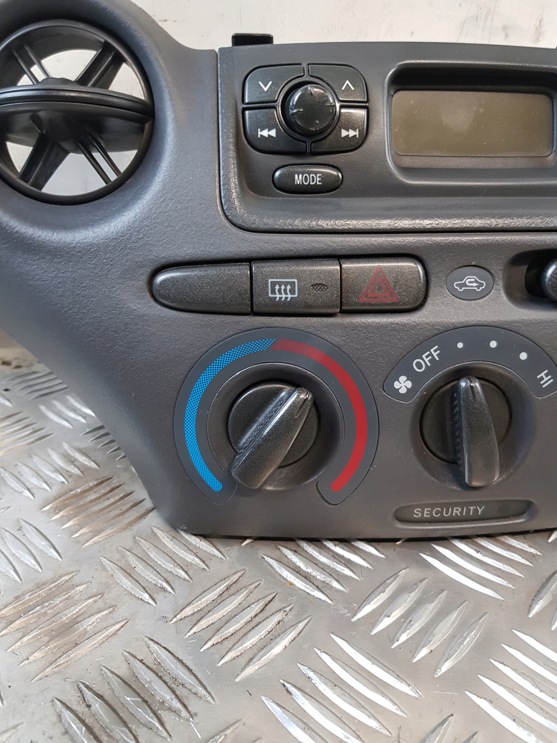 PANEL BOCCHETTE 758268-701D + Schermo RADIA 8611052011B0 TOYOTA YARIS e