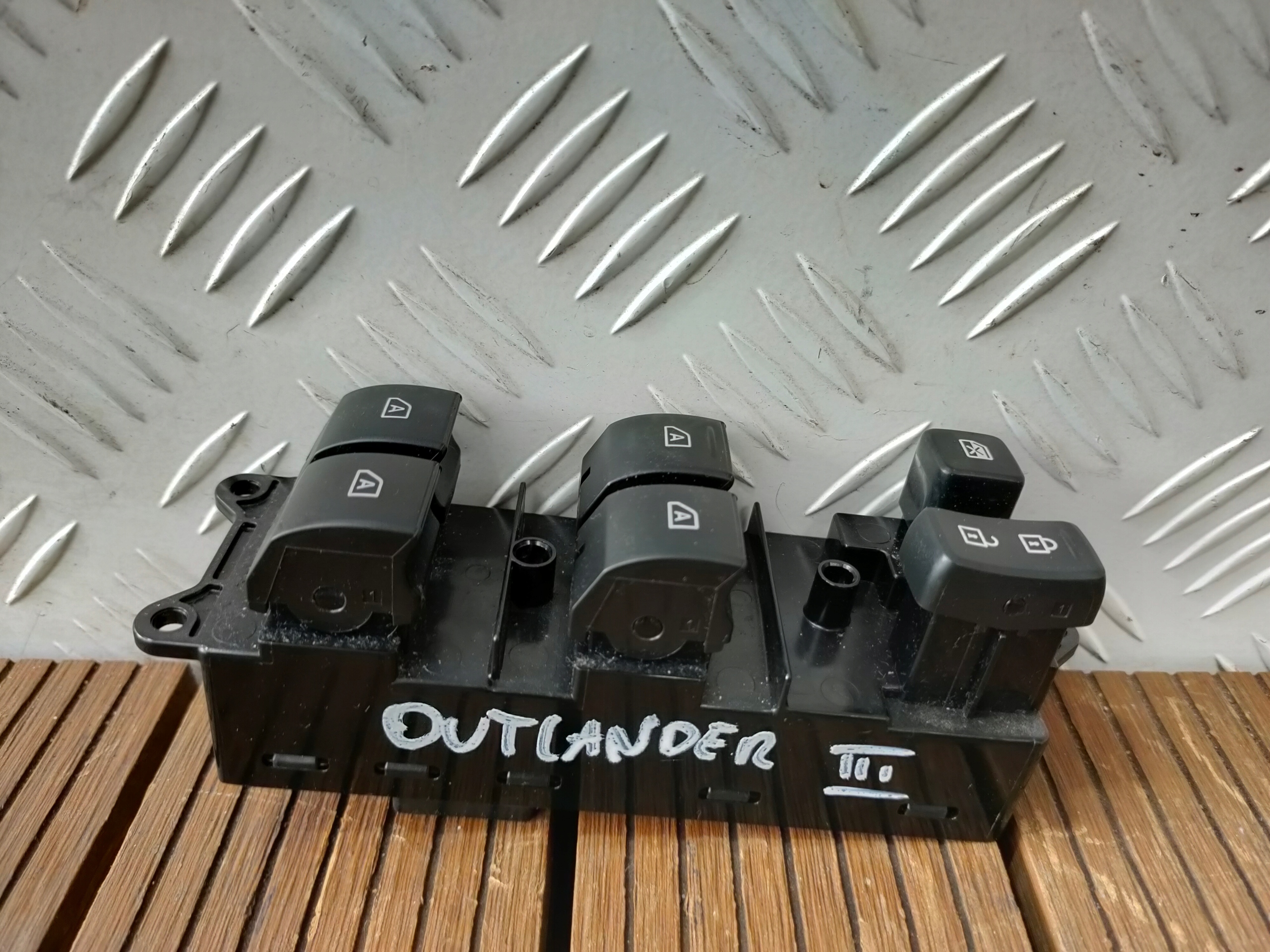 MITSUBISHI OUTLANDER III 16-22 PANEL opening control switch of the window 8608A417