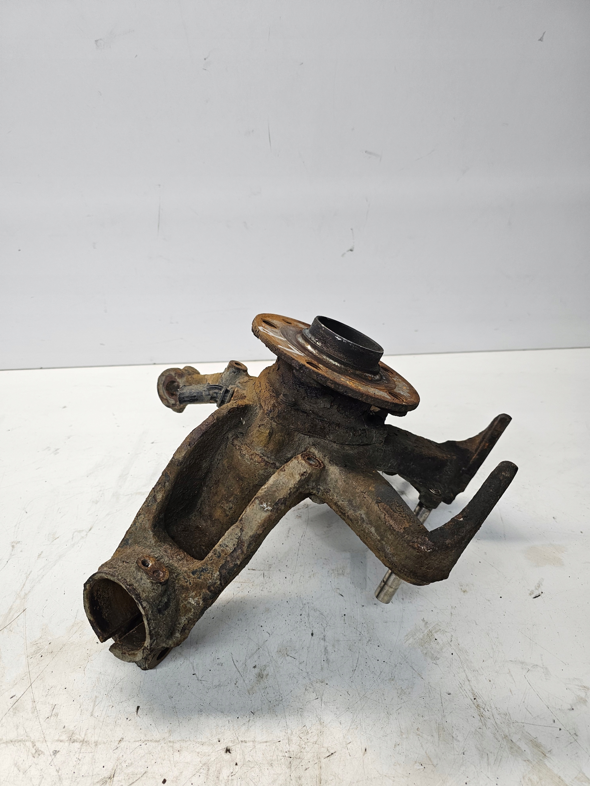 swing left front AUDI A3 8P LIFT VW 1K0407255