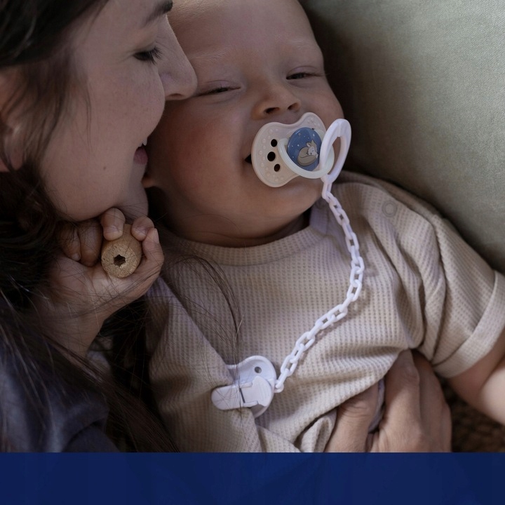 LOVI SMOCZEK DYNAMICZNY USPOKAJAJĄCY 6-18 m ŚWIECI W CIEMNOŚCI 2szt Kolor odcienie niebieskiego