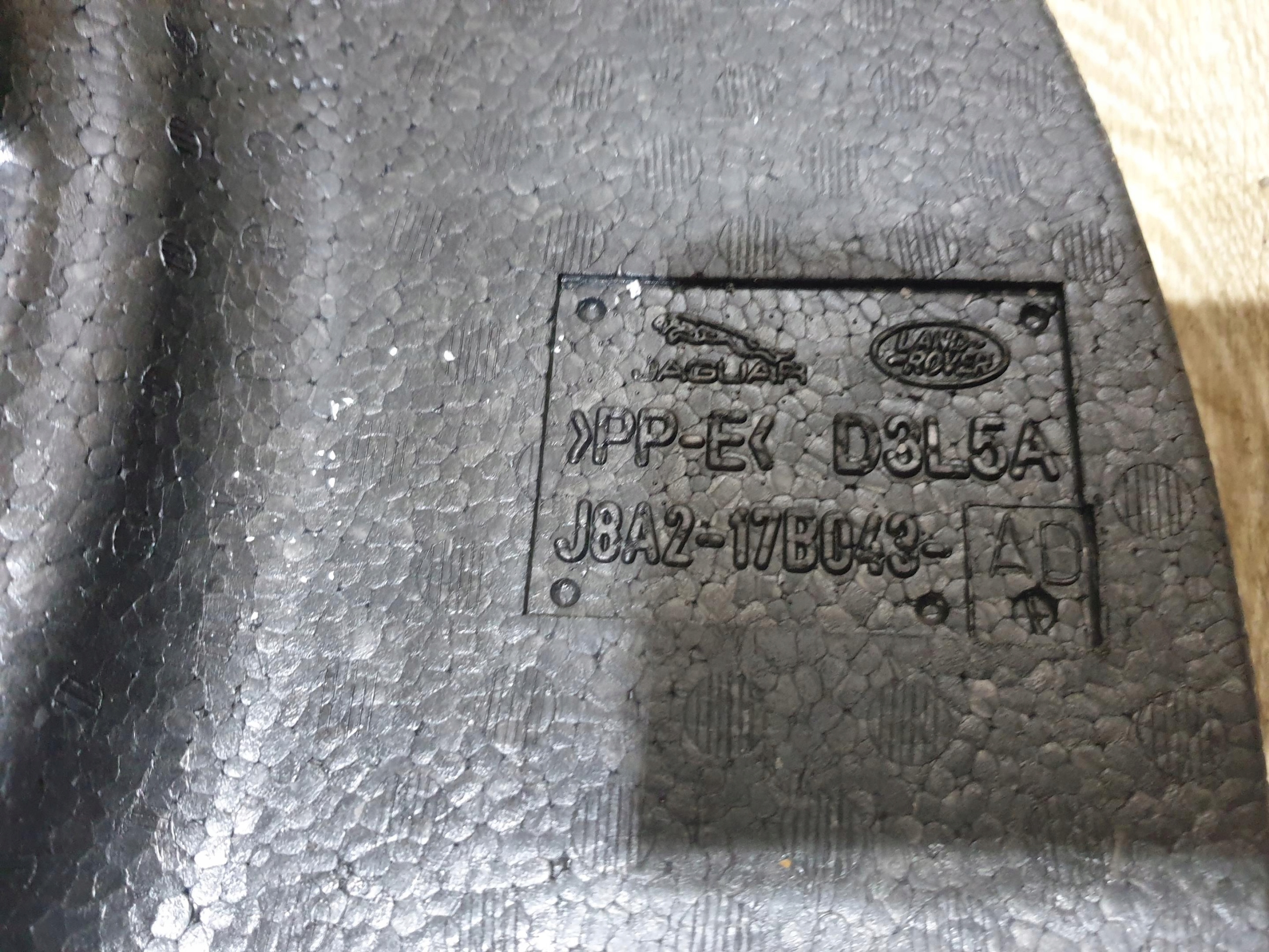 boot floor well Narzedzia RANGE ROVER VELAR L560