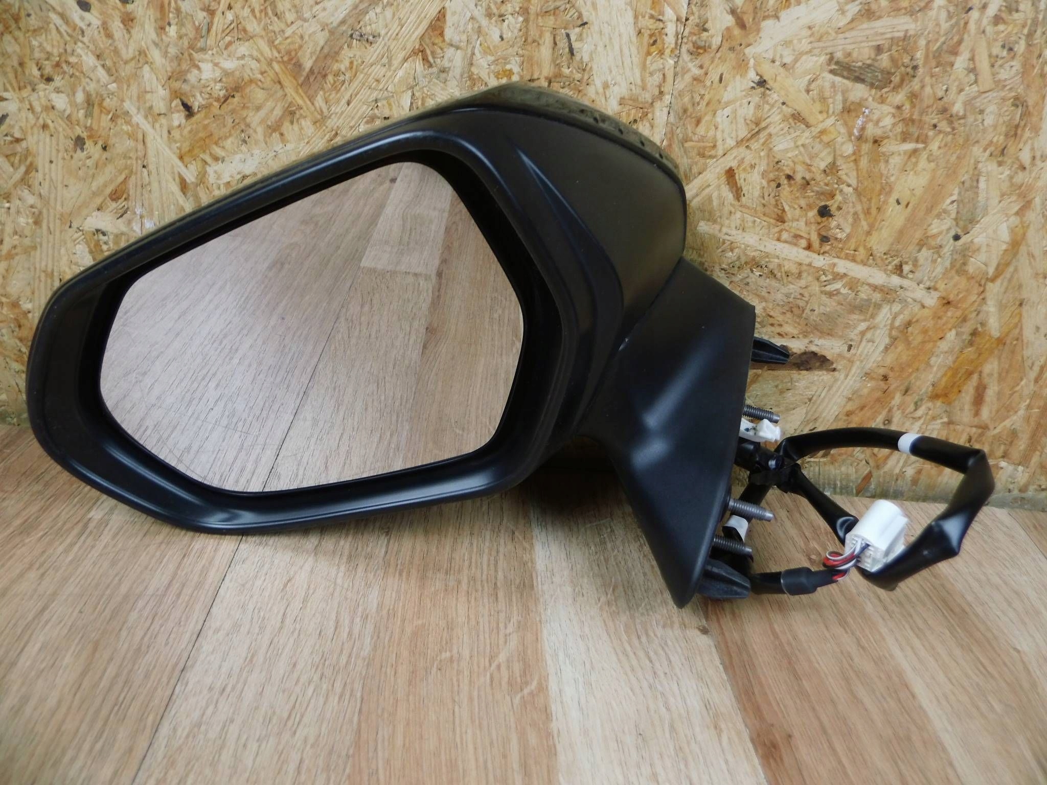 Toyota Yaris Cross 2020-2024 mirror left 6-PIN