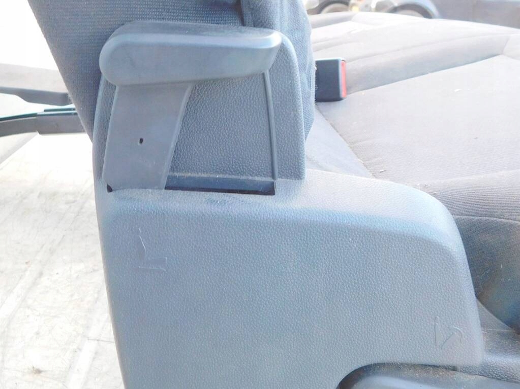 opel ZAFIRA b 1.9 08r диван зад кресла 2