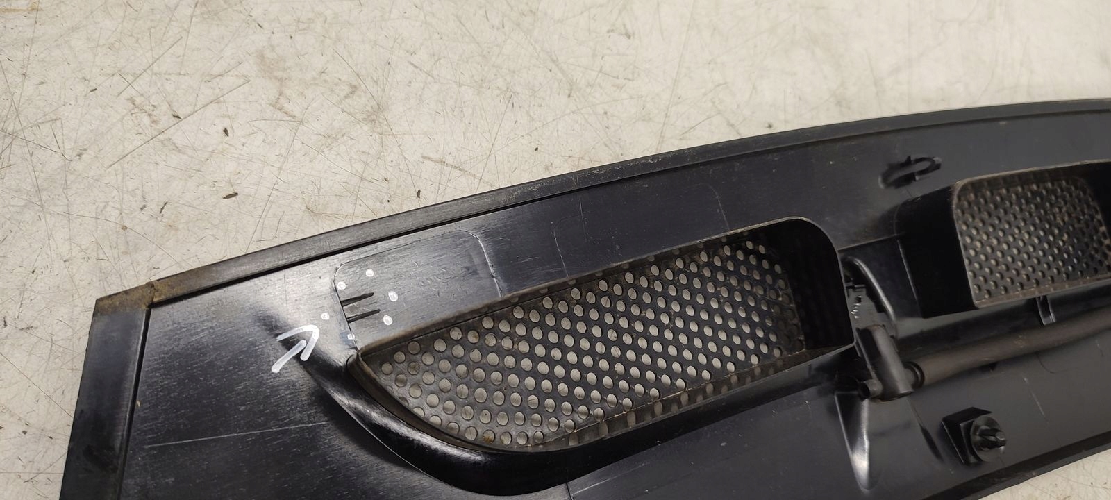 moulding under the window Mercedes 245