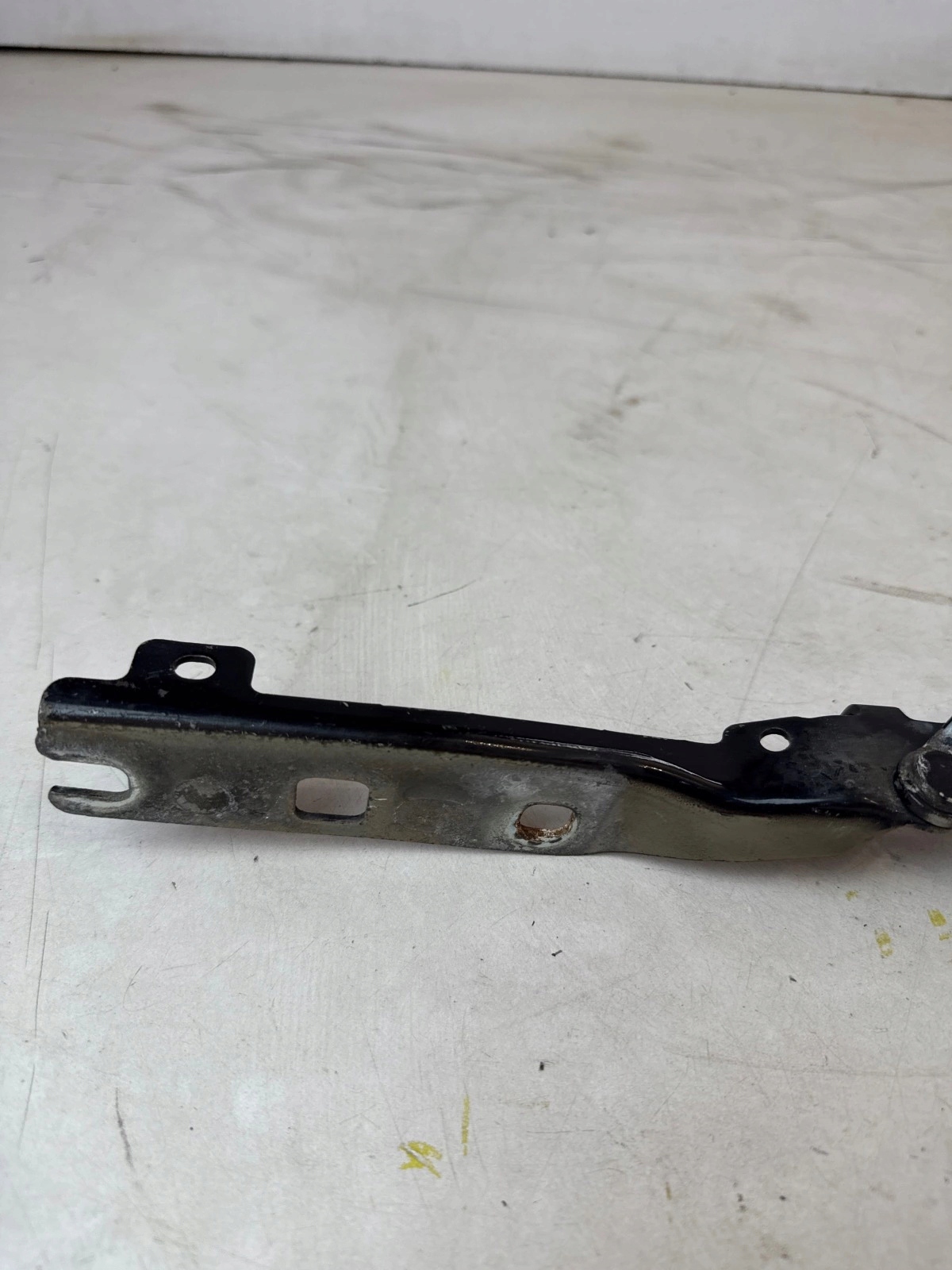 hinge bonnets front front right Volkswagen Golf V