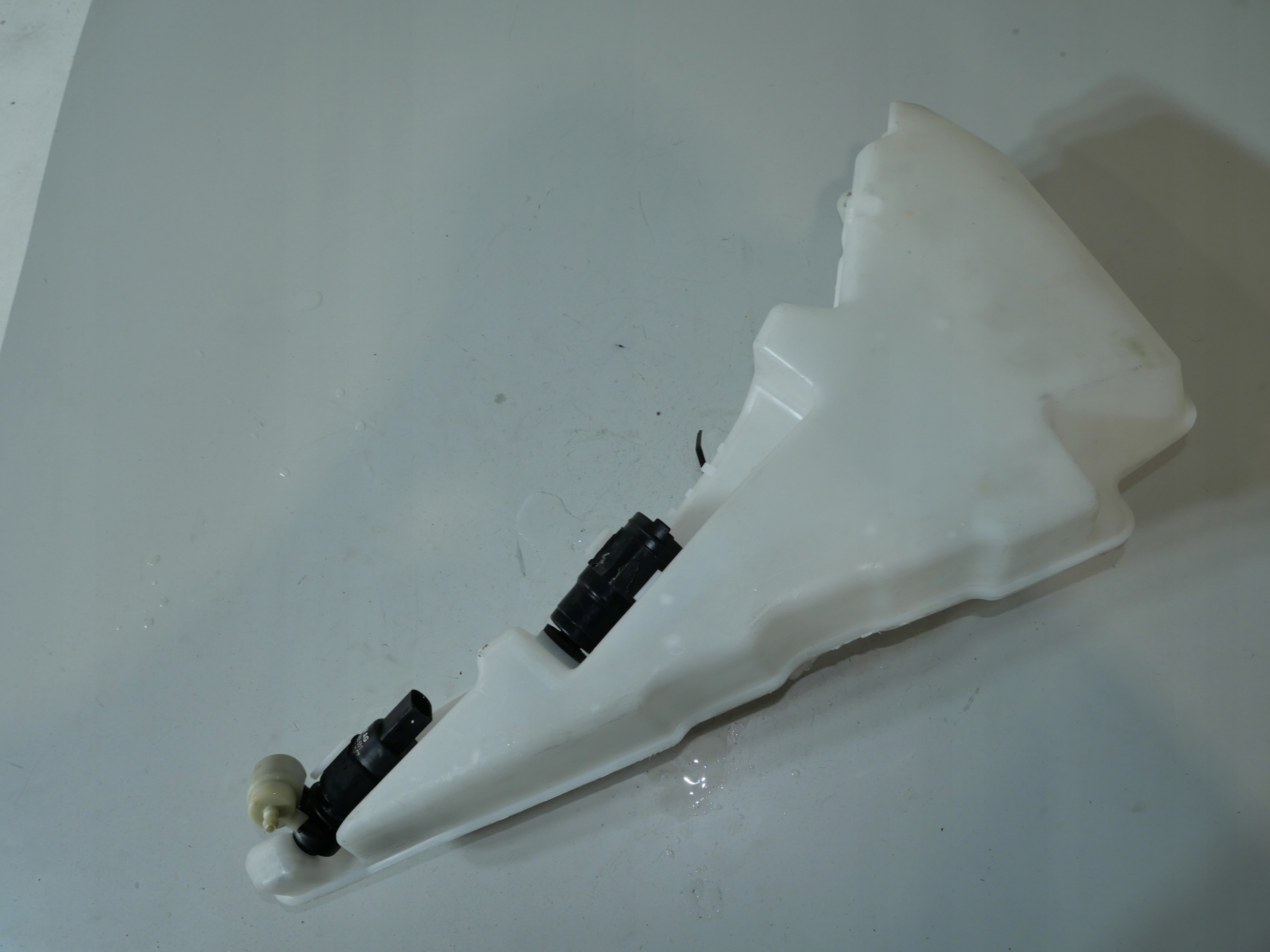 washer fluid tank AUDI A6 C6 4F0955453