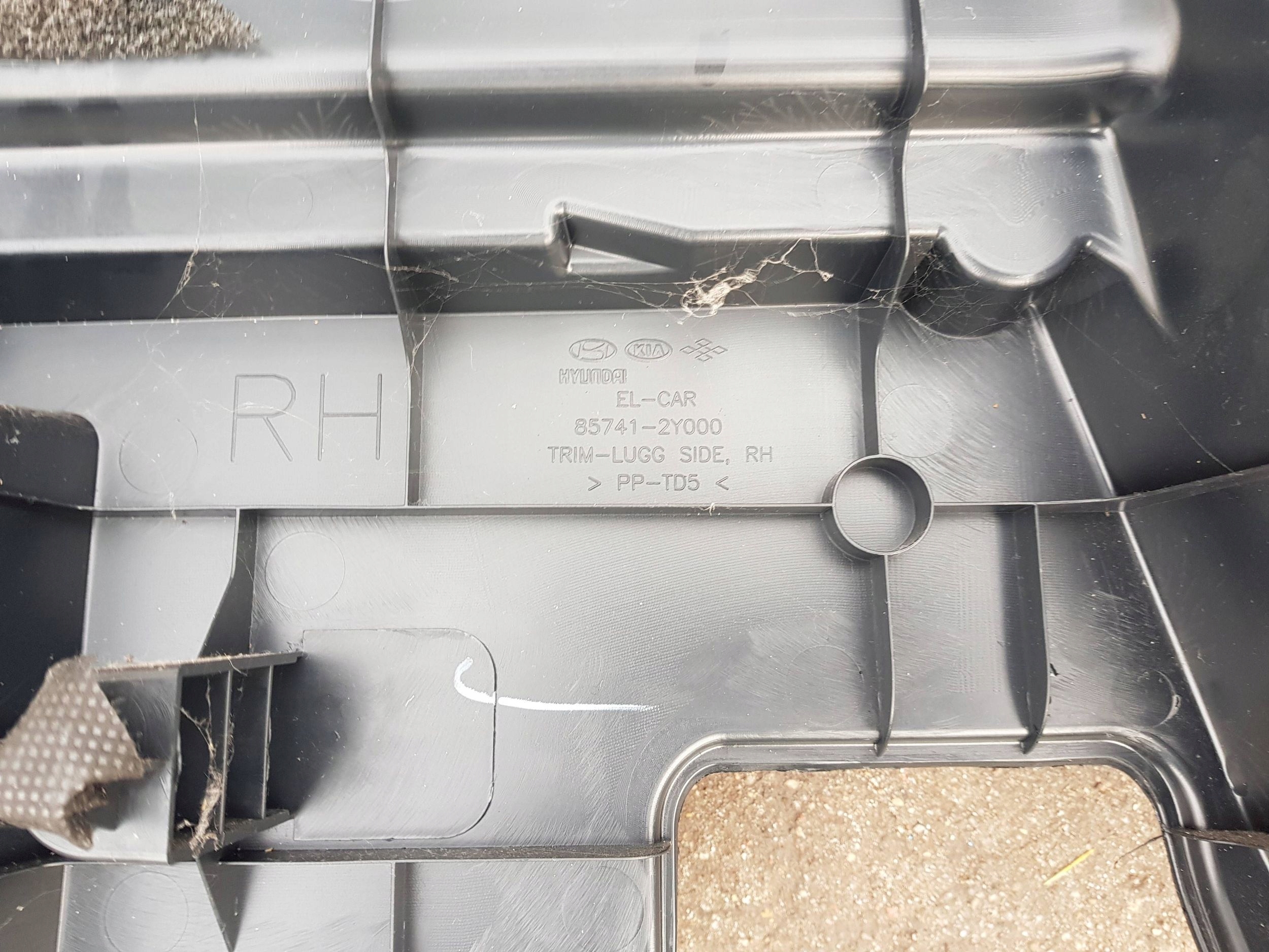 HYUNDAI IX35 right boot upholstery 09-13R