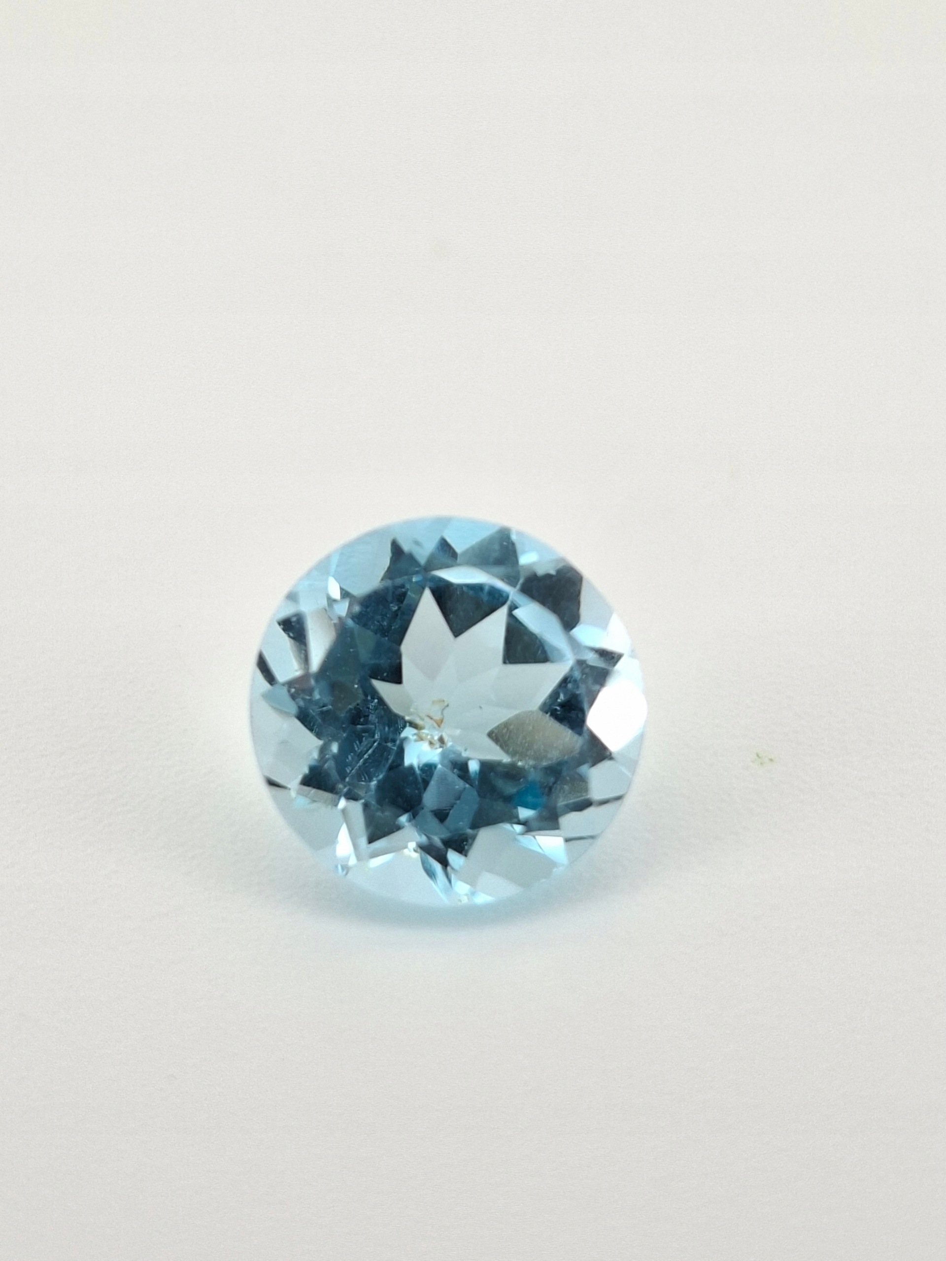 Přírodní topaz Sky Blue o průměru 10 mm