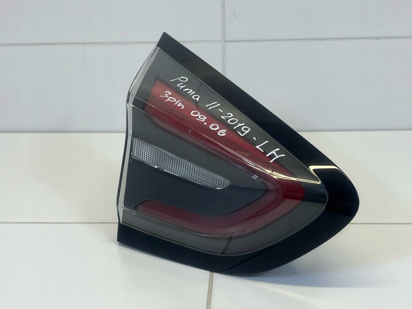 light rear to the bonnet left side Ford Puma 2 2021 L1TB13A603AA