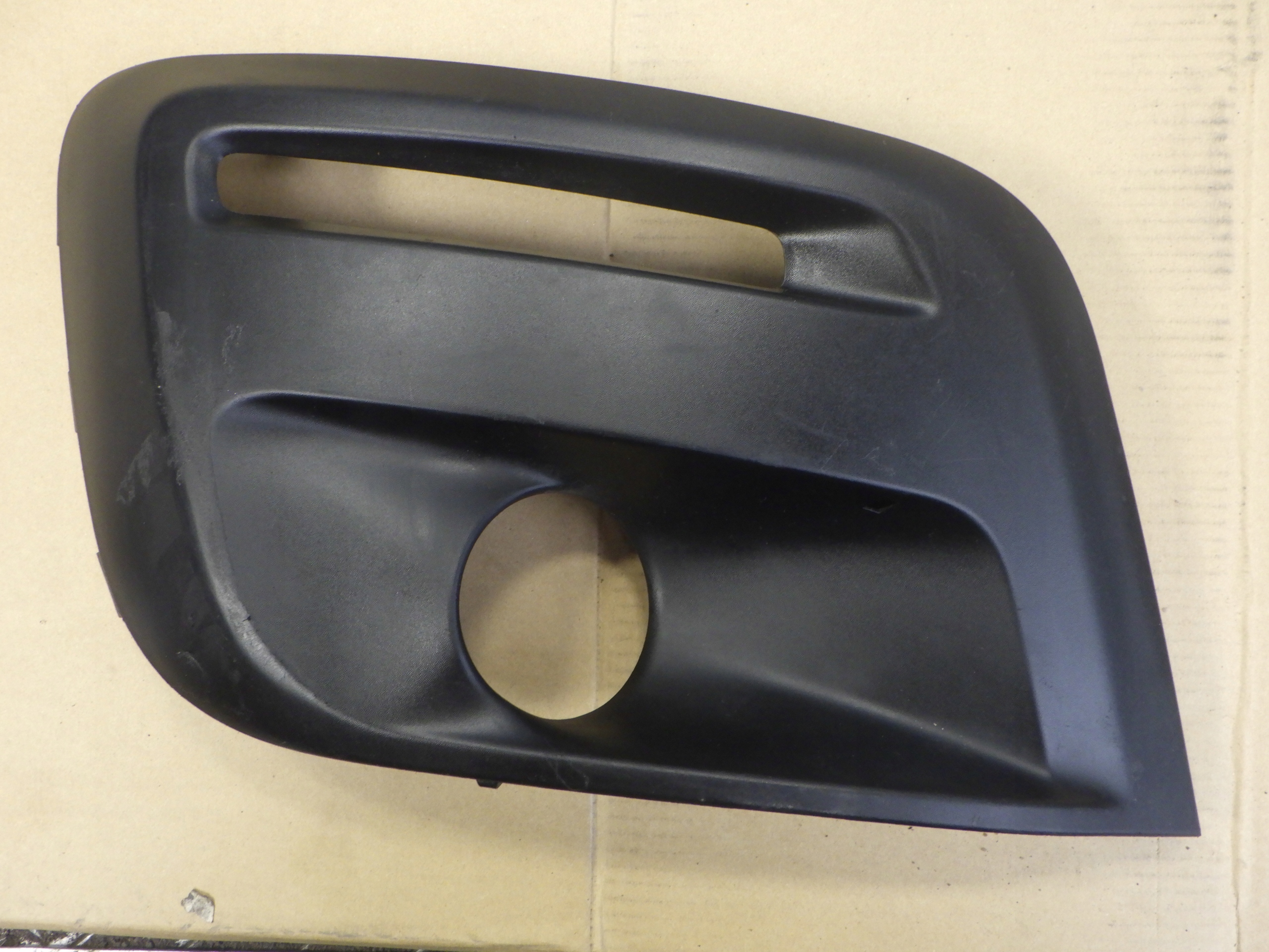 ATRAPA KRATKA ZDERZAKA PRAWA BERLINGO 9810965877