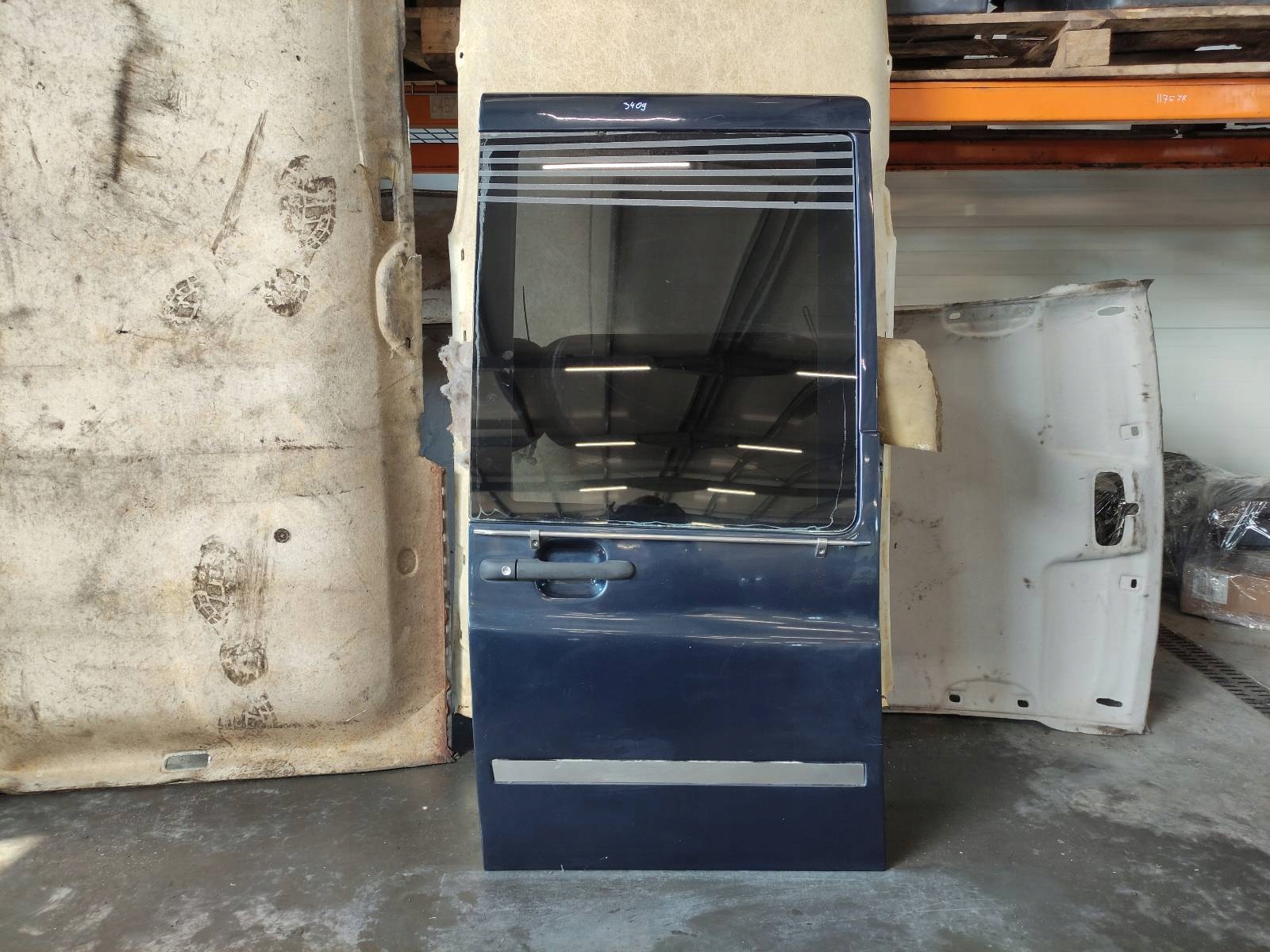 door complete right rear part MERCEDES-BENZ VITO W638